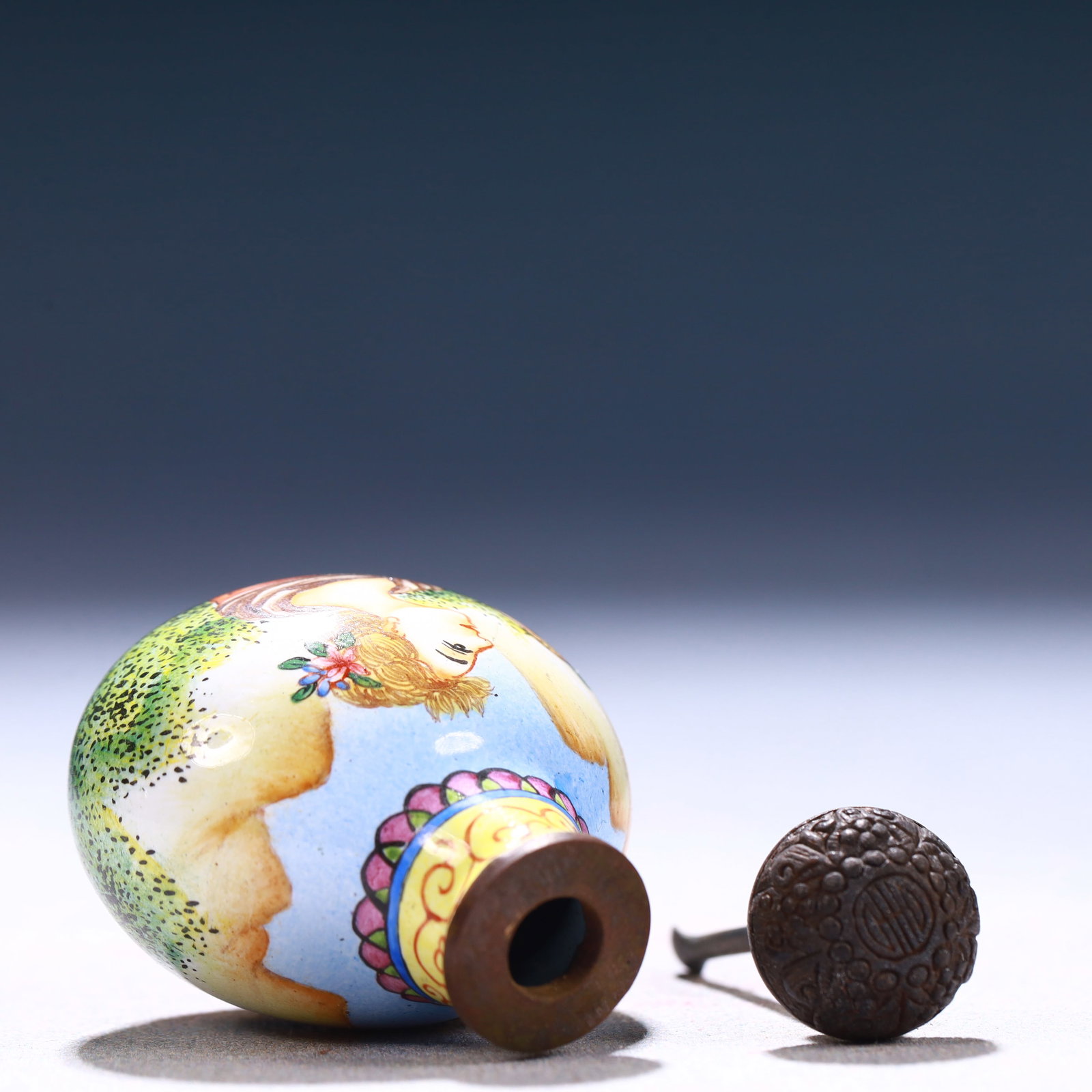 An Exquisite Painted Enamel Figure Pattern Snuff Bottle - 7
