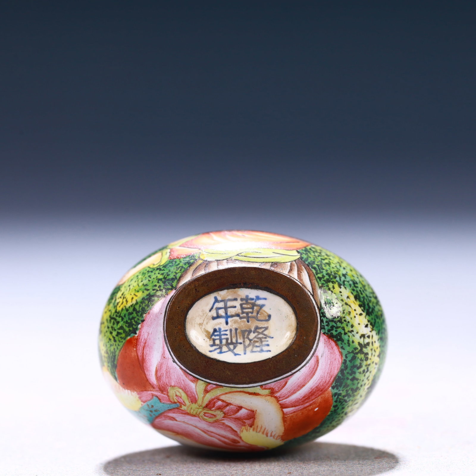 An Exquisite Painted Enamel Figure Pattern Snuff Bottle - 8