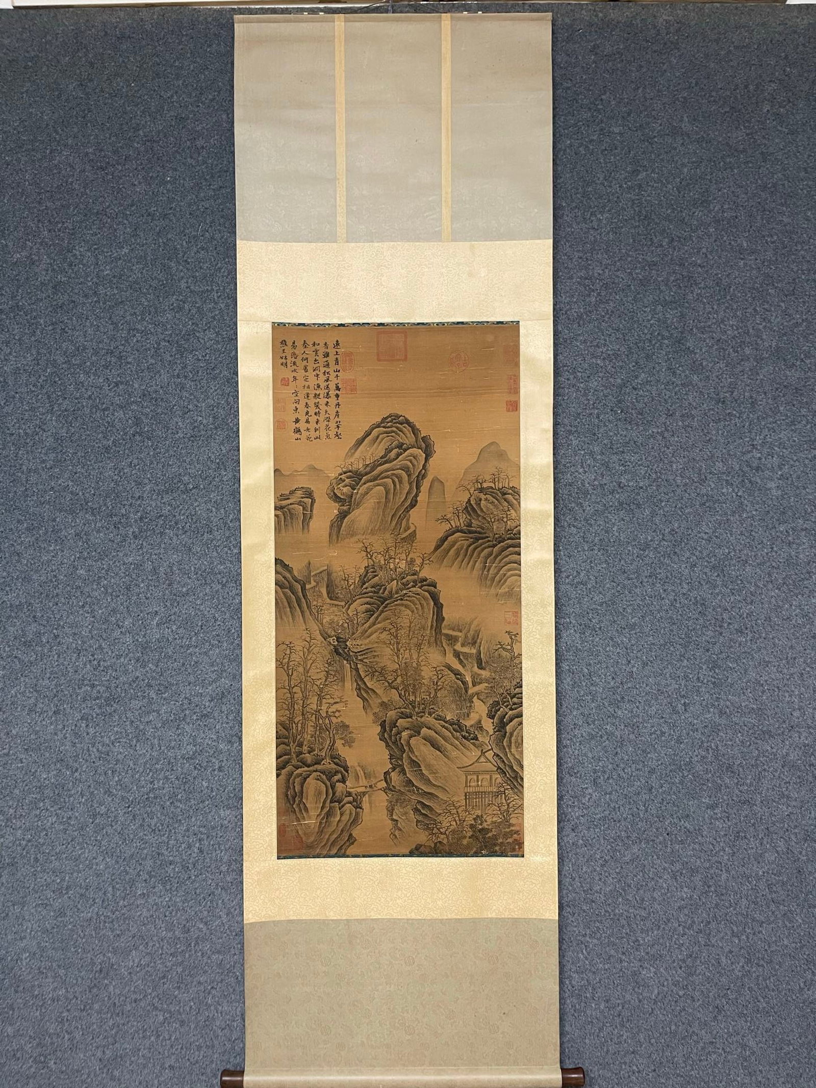 A Chinese Vertical Scroll Ink Painting of Landscape on Silk: A Chinese Vertical Scroll Ink Painting of Landscape on Silk,Wang Meng,Size:20.5inx44.1in