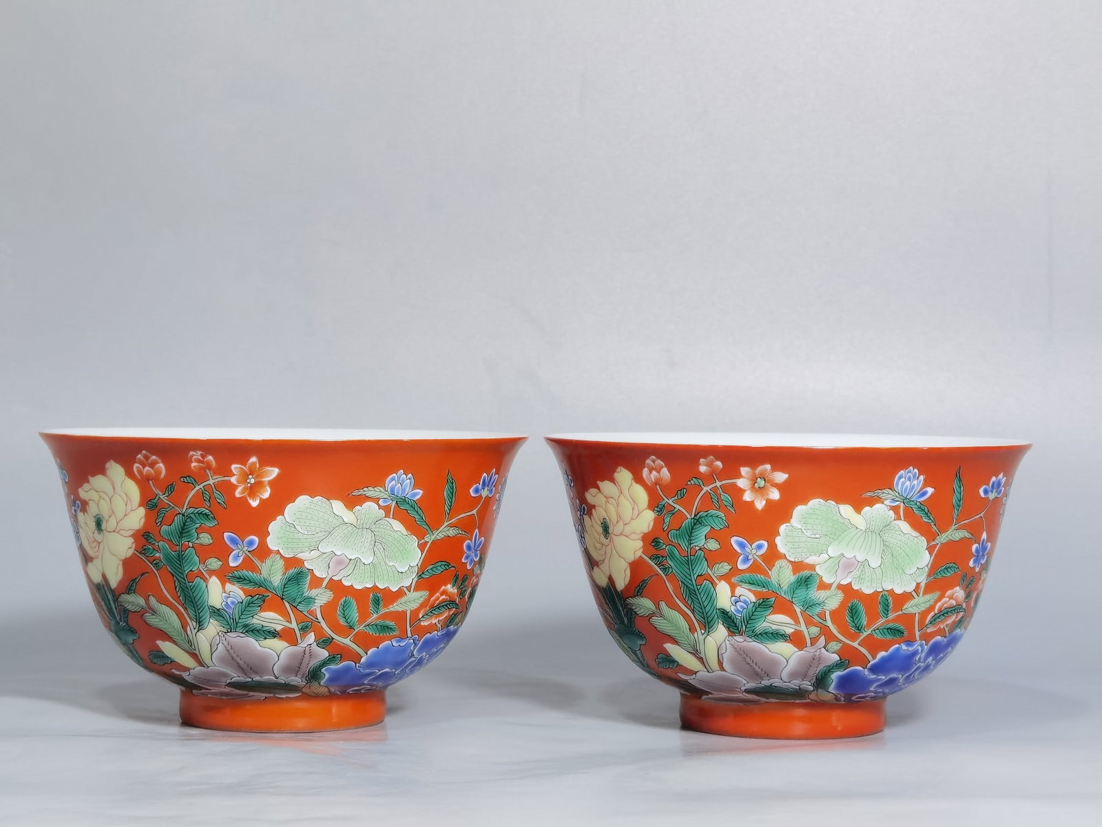 A Pair of Exquisite Enamel Coral Red Glazed Flower Pattern Bowls: A Pair of Exquisite Enamel Coral Red Glazed Flower Pattern Bowls,Qing Dynasty,China,Kangxi Four-character Mark,Size:4.3inx2.6in