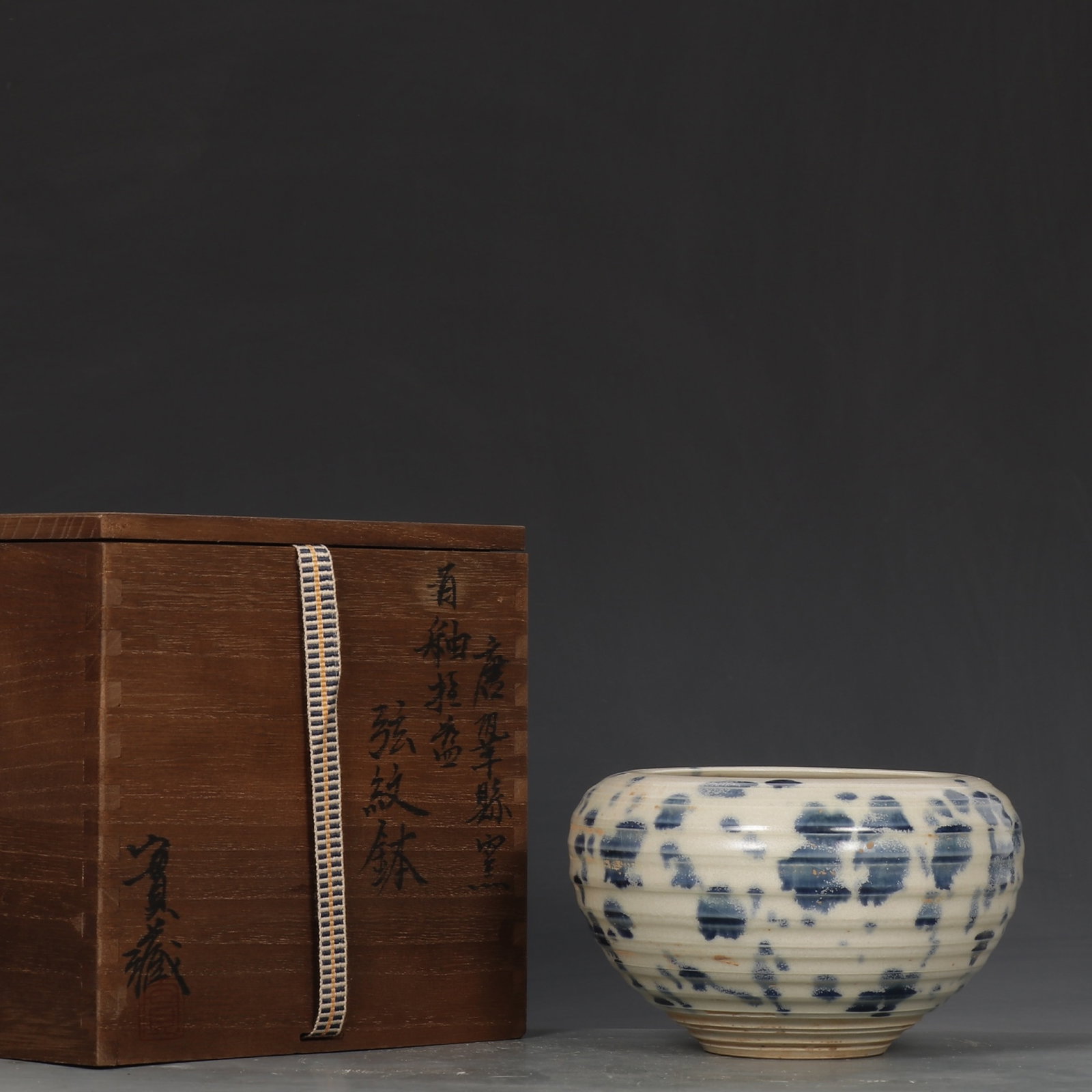 An Exquisite Gongxian yao White Glazed Brush Washer: An Exquisite Gongxian yao White Glazed Brush Washer,Tang Dynasty,China,Size:3.9inx6.1in 巩县窑白釉笔洗,中国唐代
