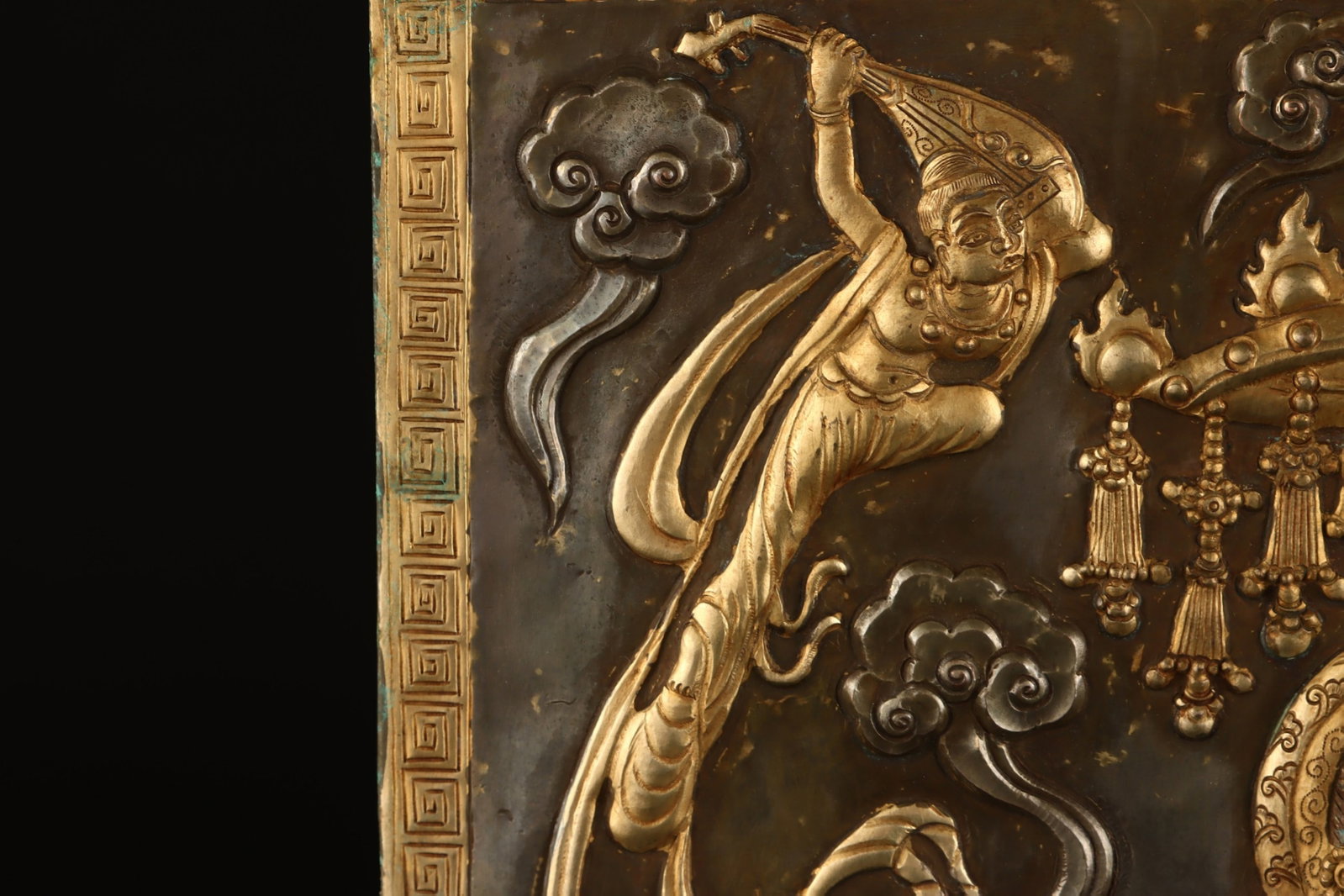 An Exquisite Gilt Figure Pattern Hanging Panel - 2