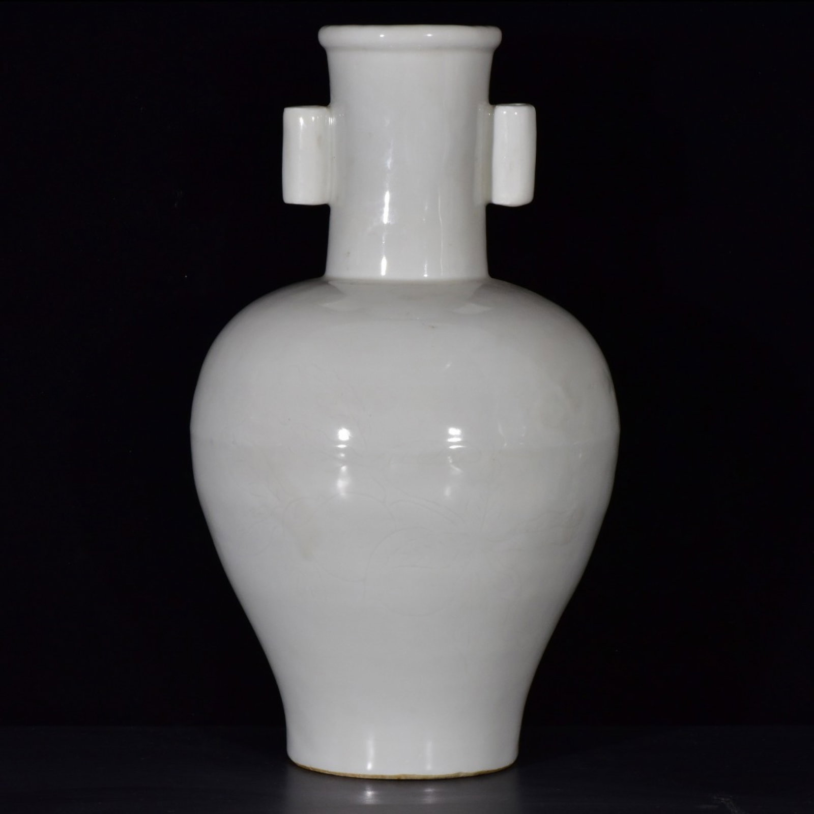A Rare White Glazed Peach Pattern Double-Ears Vase: A Rare White Glazed Peach Pattern Double-Ears Vase,Ming Dynasty,China,Yongle Four-character Mark,Size:11.8inx7.1in