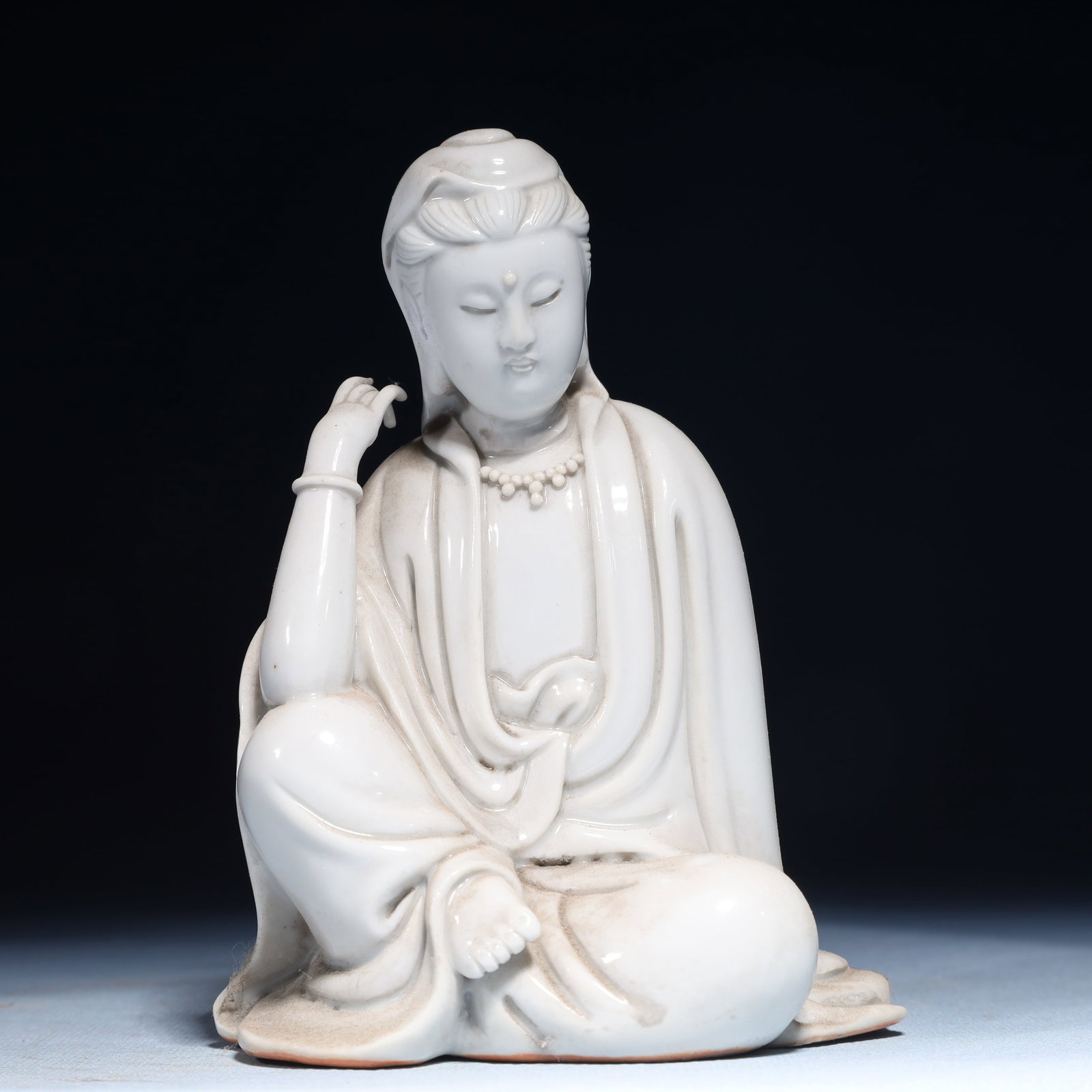 A Solemn Blance-De-Chine Statue of Avalokitesvara: A Solemn Blance-De-Chine Statue of Avalokitesvara Blance-De-Chine Statue of Avalokitesvara,Ming Dynasty,China,He Chaozong Mark,Size:3inx3.7inx5.1in,Weight:250g