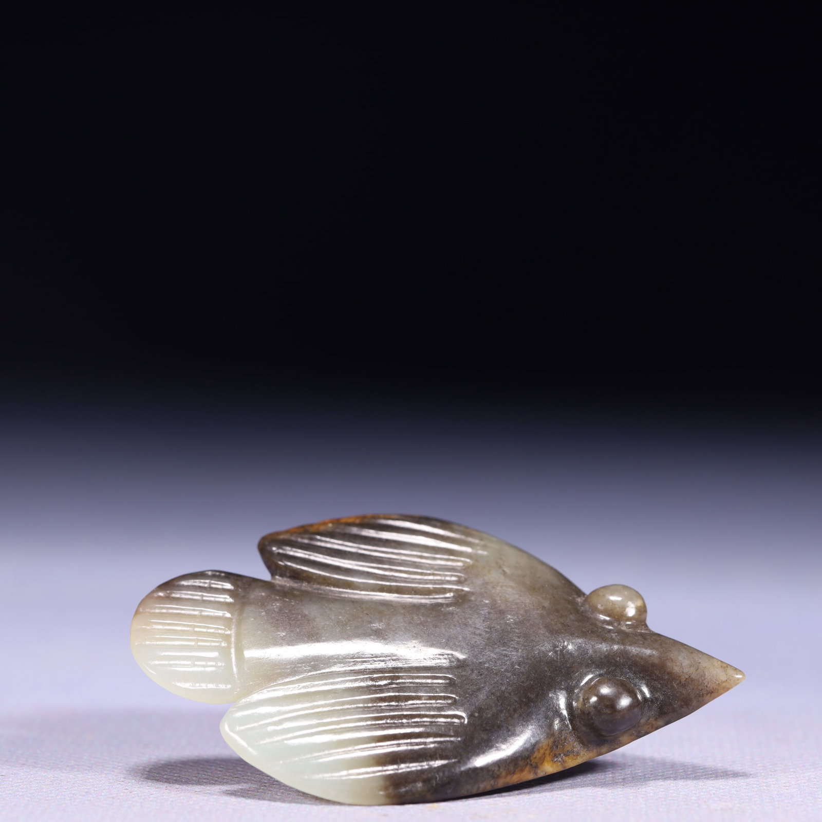 An Exquisite Archaic Jade Fish Ornament: An Exquisite Archaic Jade Fish Ornament,Ancient Time,China,Size:2.6inx2inx0.4in,Weight:38g 高古玉鱼摆件,中国远古时期