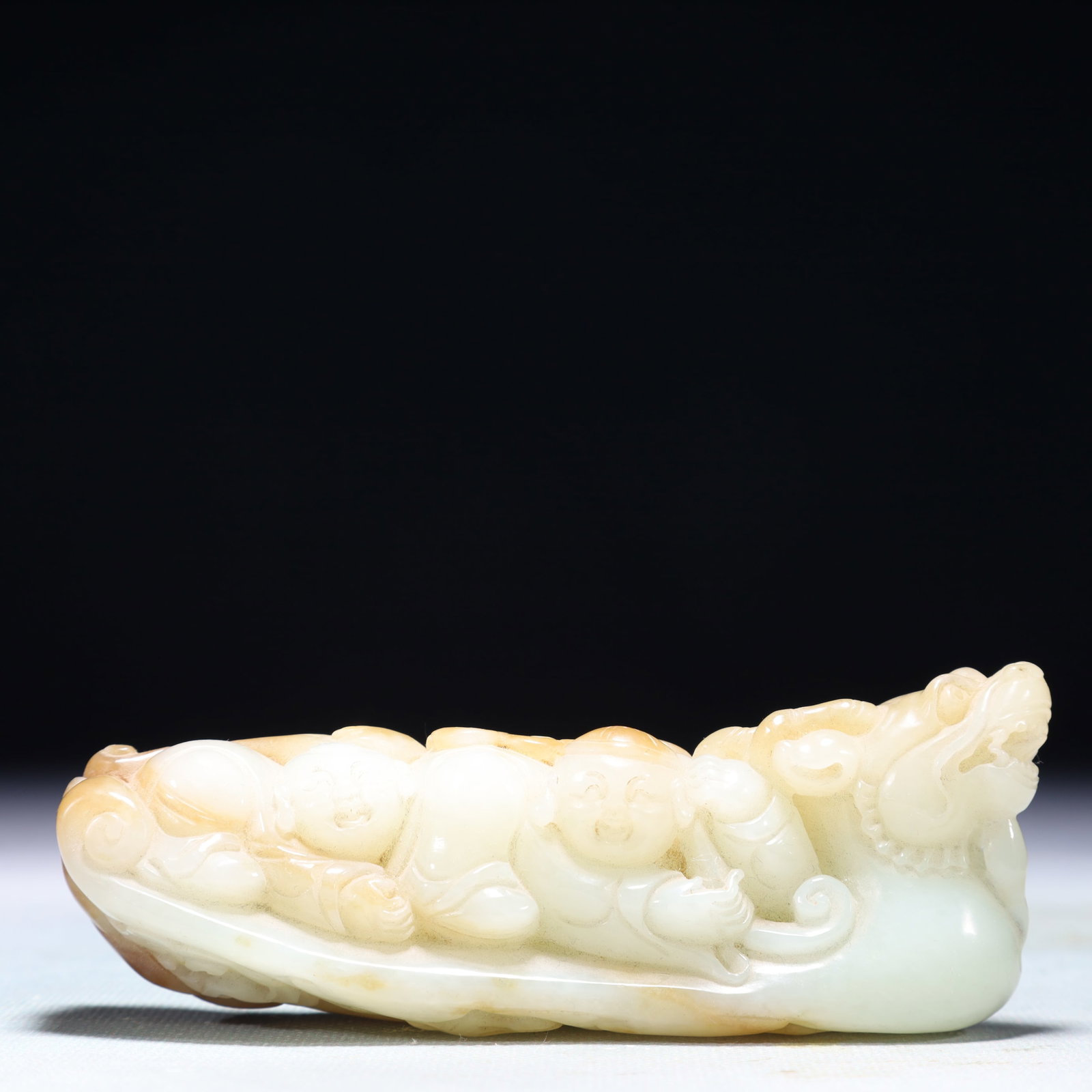 An Exquisite White Jade Figure Pattern Ornament: An Exquisite White Jade Figure Pattern Ornament,Qing Dynasty,China,Size:4.7inx1.2inx1.6in,Weight:266.5g 白玉人物纹摆件,中国清代