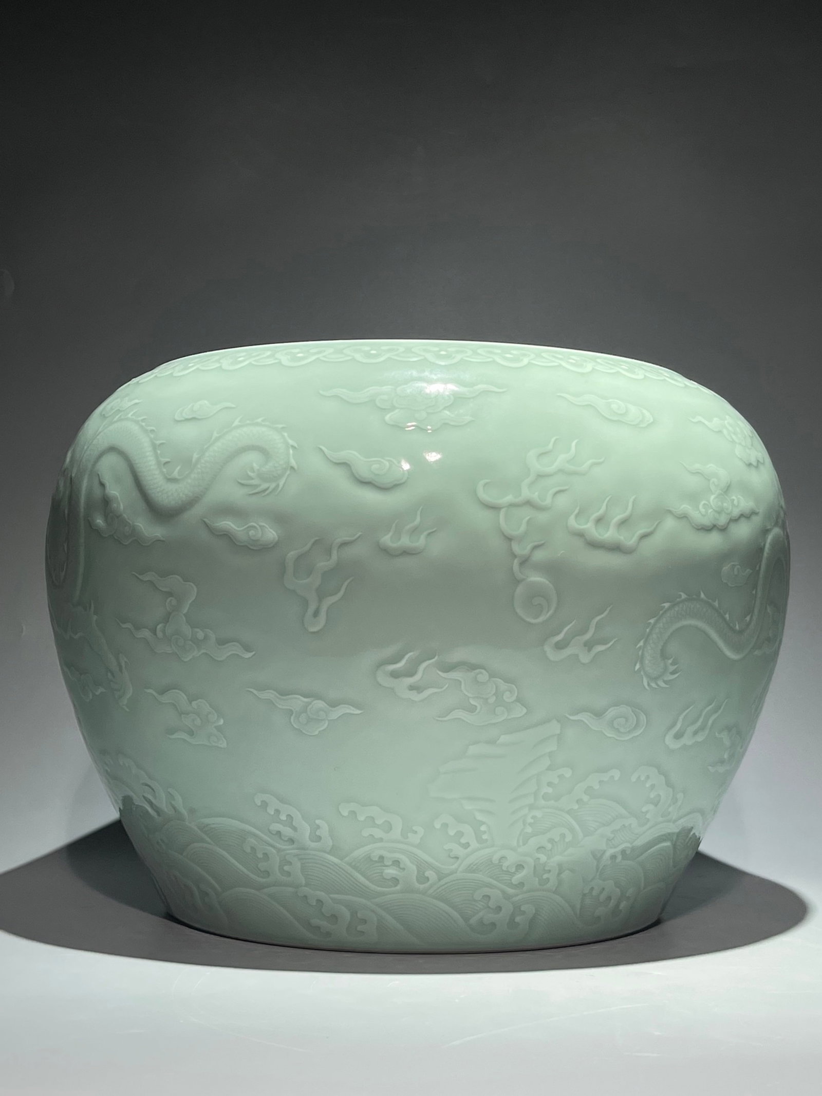 An Exquisite Celadon Glazed Auspicious Cloud and Dragon Pattern Vat - 3