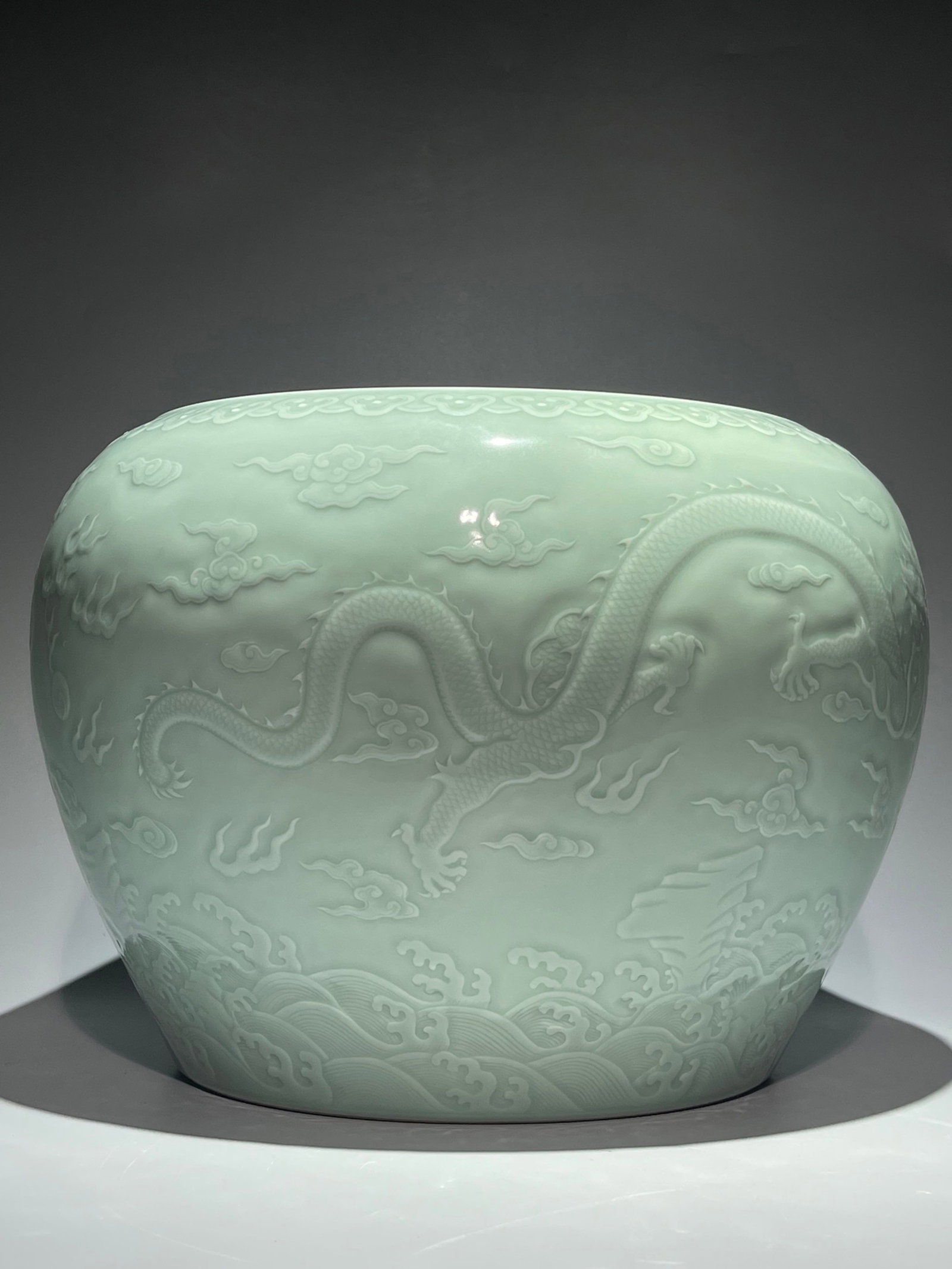 An Exquisite Celadon Glazed Auspicious Cloud and Dragon Pattern Vat - 4