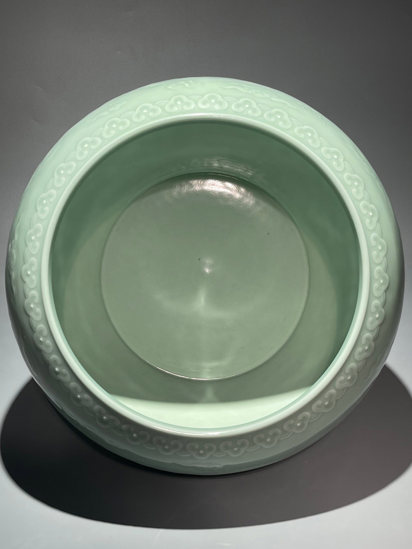 An Exquisite Celadon Glazed Auspicious Cloud and Dragon Pattern Vat - 5