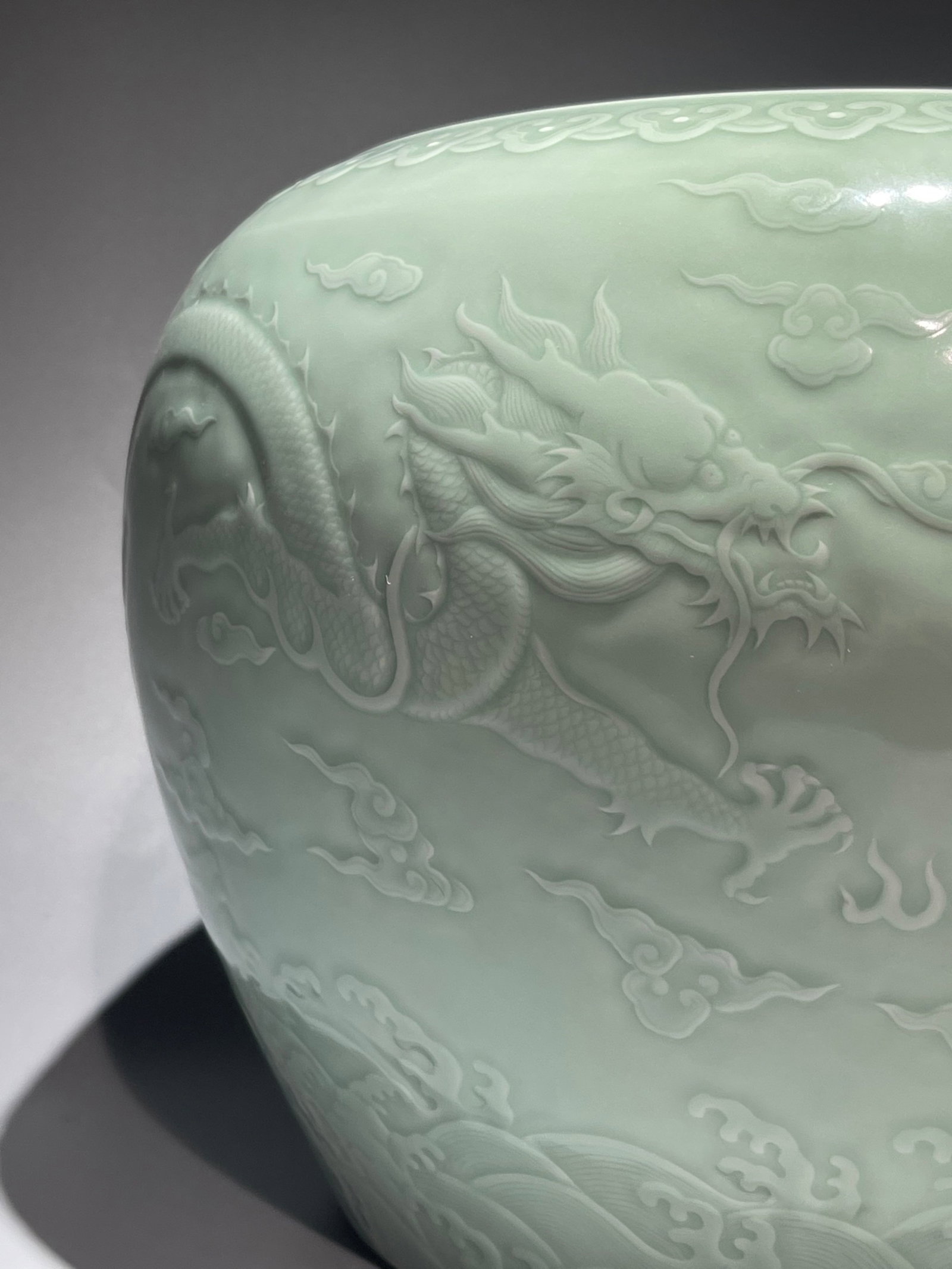 An Exquisite Celadon Glazed Auspicious Cloud and Dragon Pattern Vat - 6