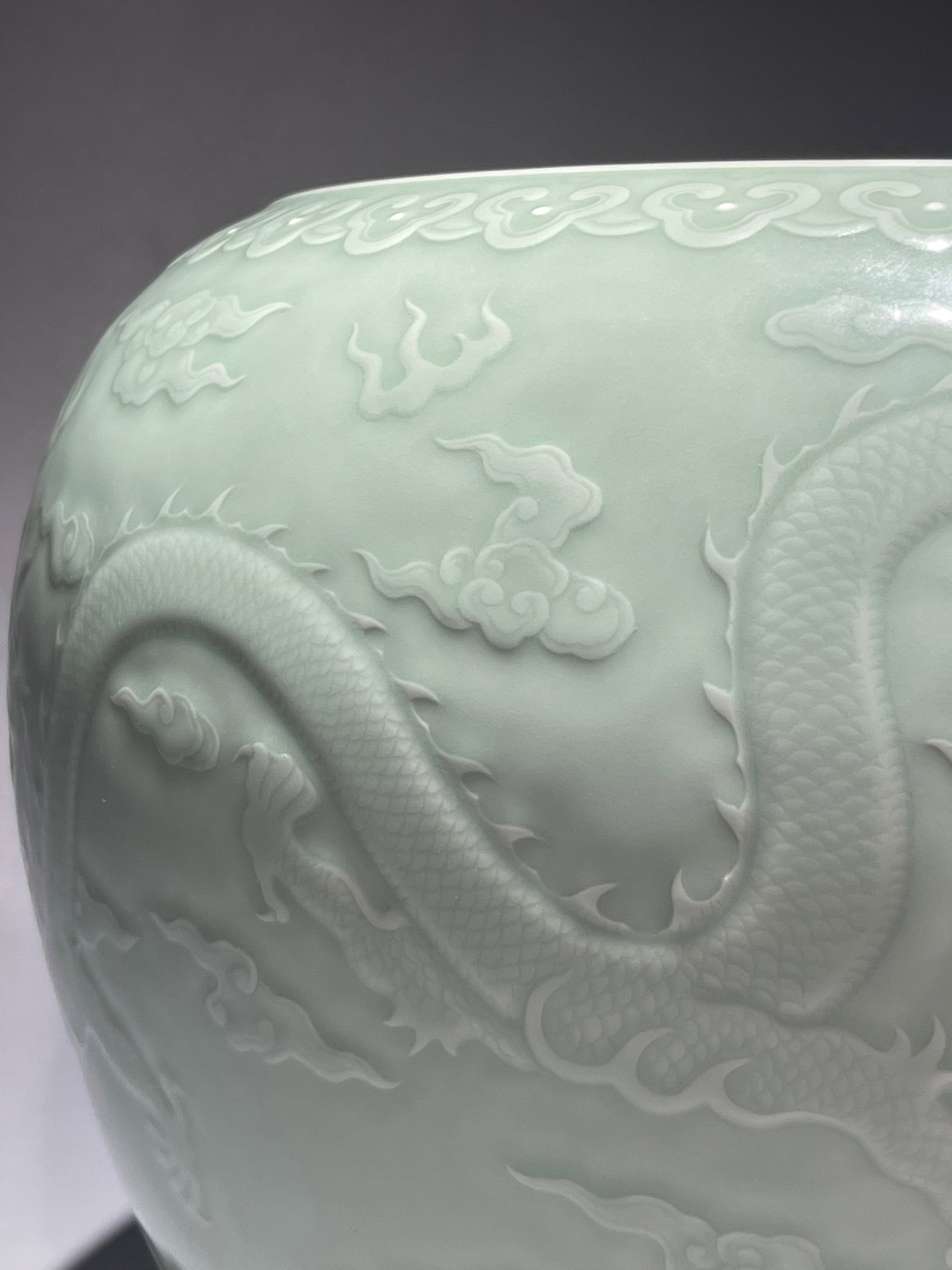 An Exquisite Celadon Glazed Auspicious Cloud and Dragon Pattern Vat - 8
