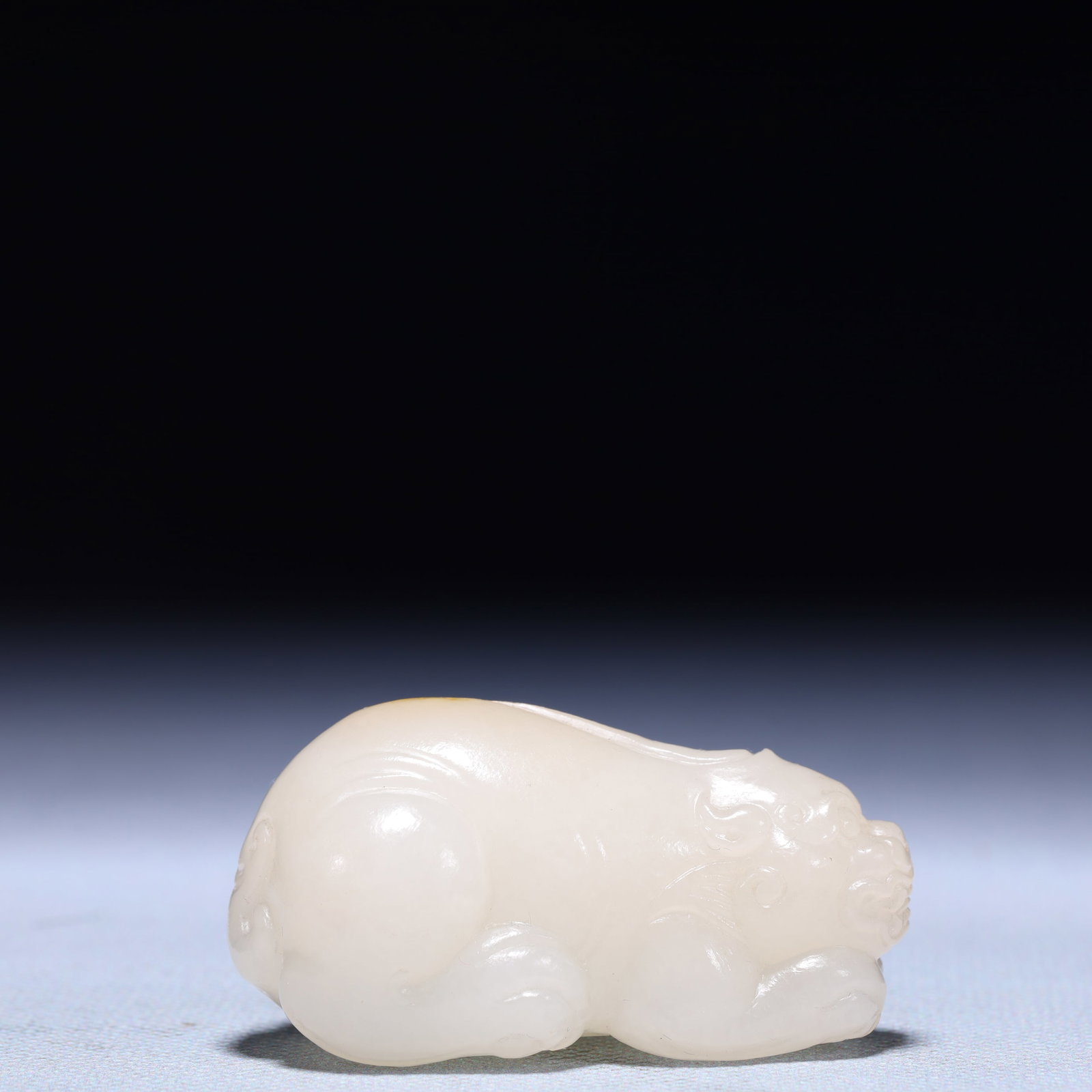 An Exquisite White Jade Beast Ornament: An Exquisite White Jade Beast Ornament,Qing Dynasty,China,Size:2.2inx1.2inx1in,Weight:84.8g 白玉兽摆件,中国清代