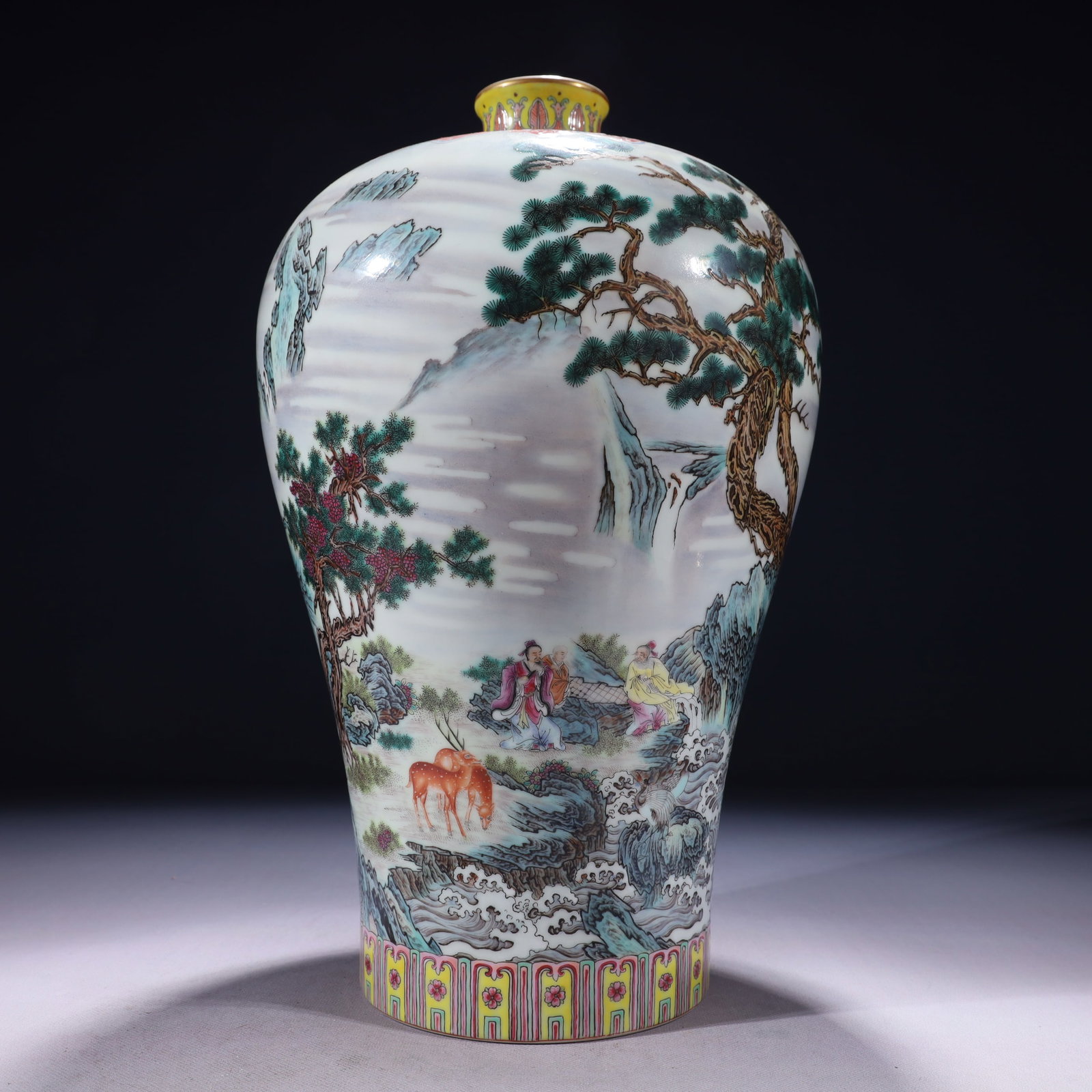 An Exquisite Enamel Painted Gold Pine and Crane Pattern Vase: An Exquisite Enamel Painted Gold Pine and Crane Pattern Vase,Qing Dynasty,China,Yongzheng Six-character Mark,Size:8.3inx15.7in,Weight:4050g 珐琅彩描金松鹤 