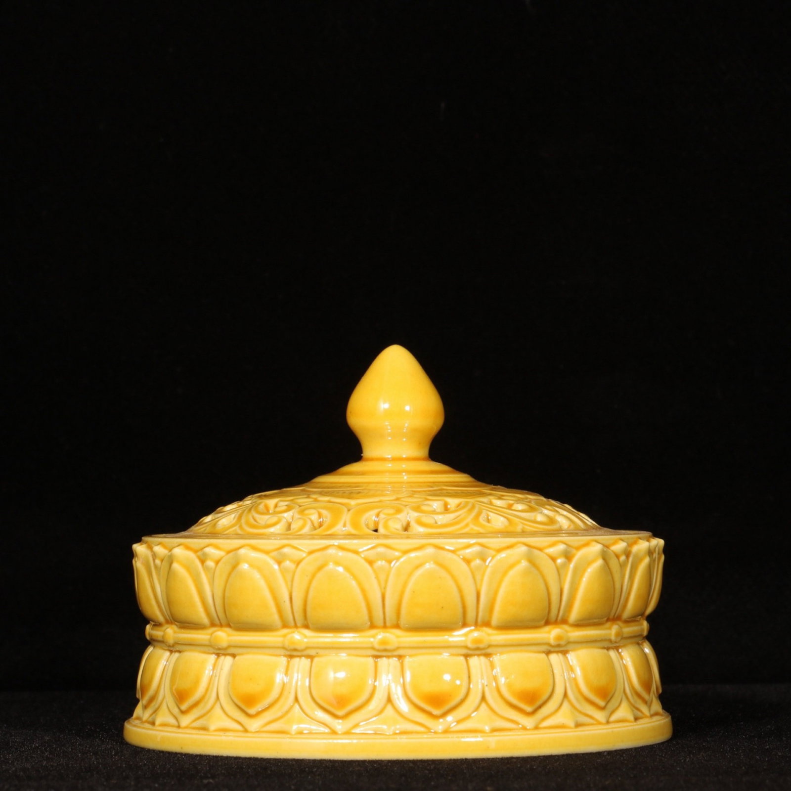 An Exquisite Yellow Glazed Flower Pattern Censer: An Exquisite Yellow Glazed Flower Pattern Censer,Qing Dynasty,China,Qianlong Six-character Mark,Size:3.1inx3.5in 黄釉花卉纹香炉,中国清ߣ