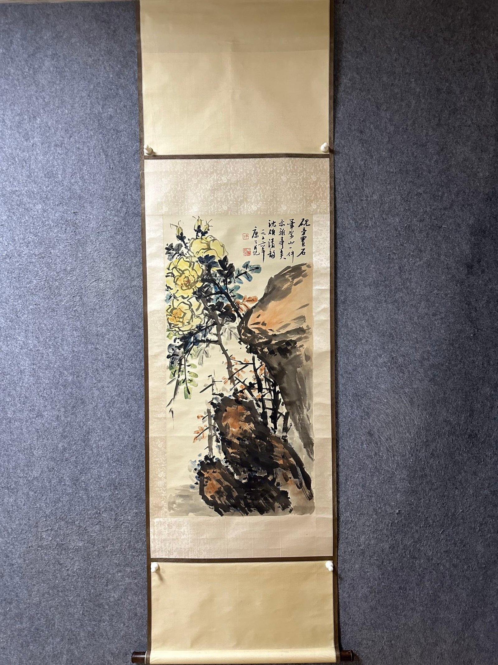 A Chinese Vertical Scroll Ink Painting of Flower on Paper: A Chinese Vertical Scroll Ink Painting of Flower on Paper,Kang Sheng,Size:39.4inx19.7in 一幅中国水墨花卉画立轴,康生