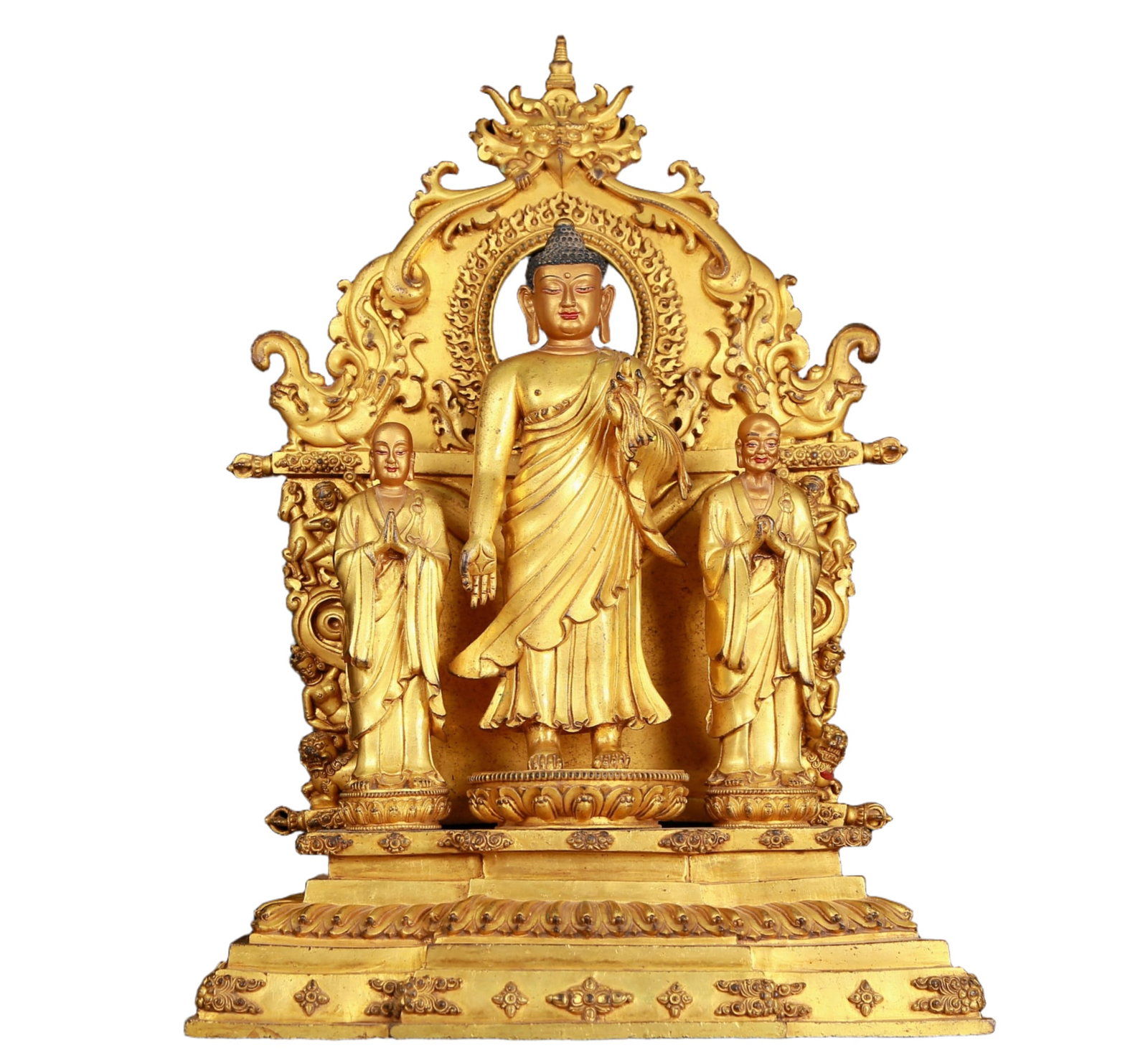 A huge gilt bronze statue of Sakyamuni: A large gilt bronze statue of Sakyamuni with inscription, Ming Dynasty, China, Yongle six-character mark, the face of the statue has a calm, kind and serene expression, and the hands and fingers show 