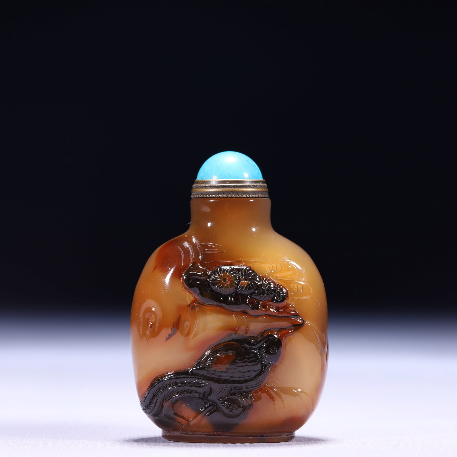 An Exquisite Agate Figure Pattern Snuff Bottle: An Exquisite Agate Figure Pattern Snuff Bottle,Qing Dynasty,China,Size:2inx0.8inx3in,Weight:83g 玛瑙人物纹鼻烟壶,中国清代