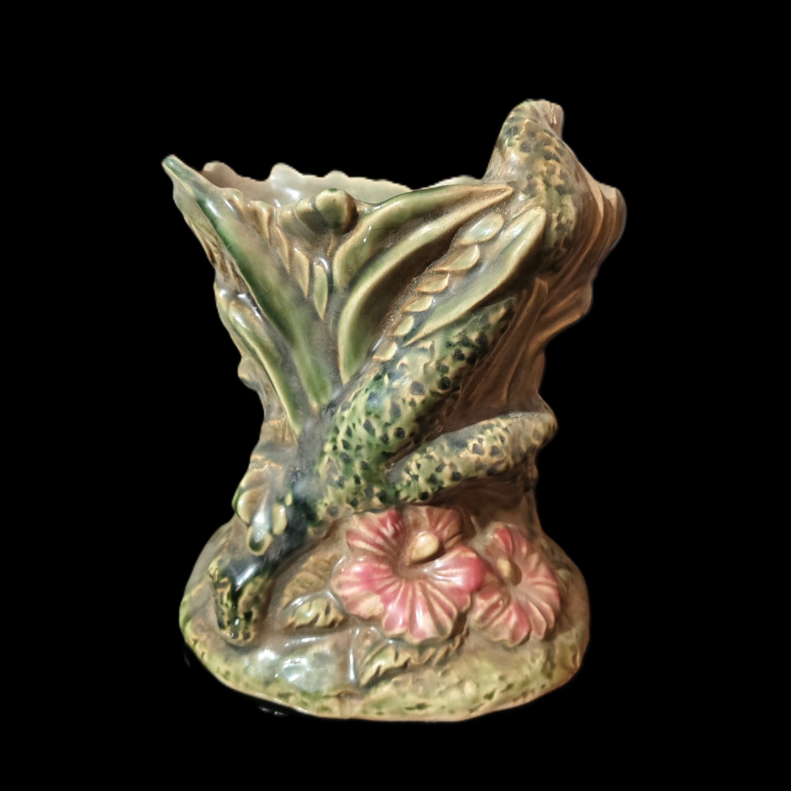 An Exquisite Shiwan yao Flower Pattern Brush Pot: An Exquisite Shiwan yao Flower Pattern Brush Pot,Qing Dynasty,China,Size:6.7inx6.1inx8.1in 石湾窑花卉纹笔筒,中国清代