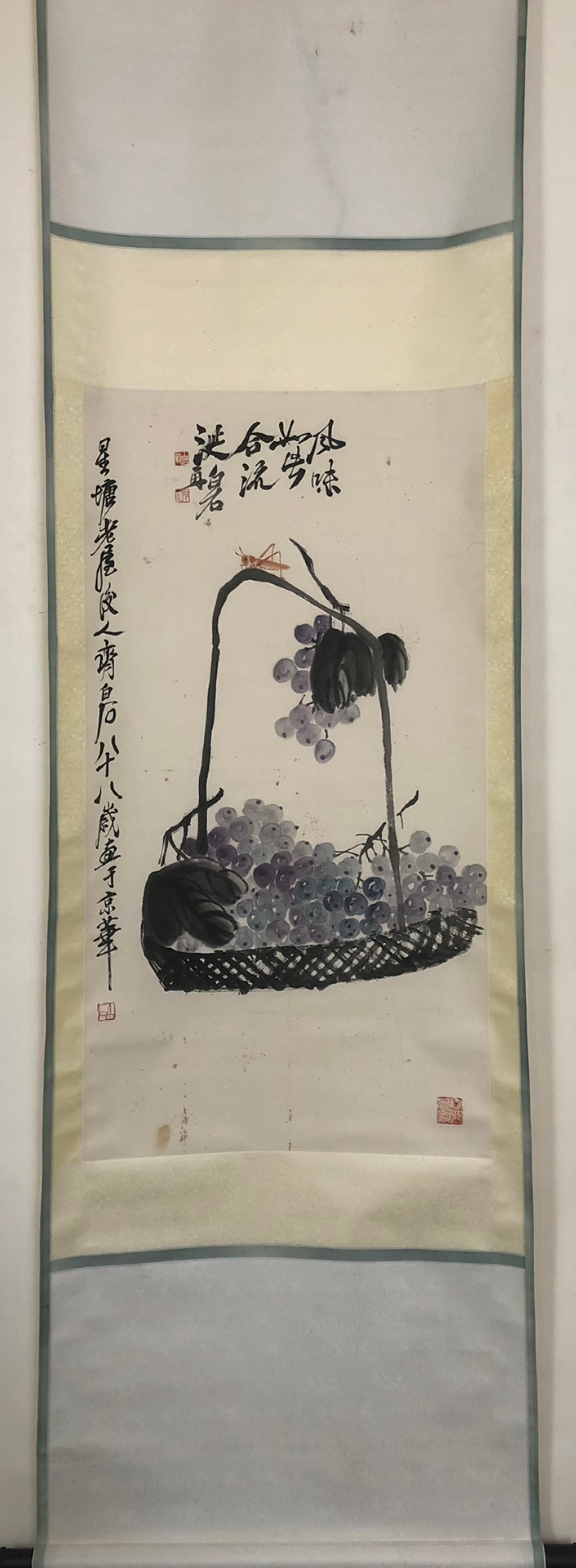 A Chinese Vertical Scroll Ink Painting of Grapes on Paper: A Chinese Vertical Scroll Ink Painting of Grapes on Paper,Qi Baishi,Size:38.2inx20.5in 一幅中国水墨葡萄画立轴,齐白石