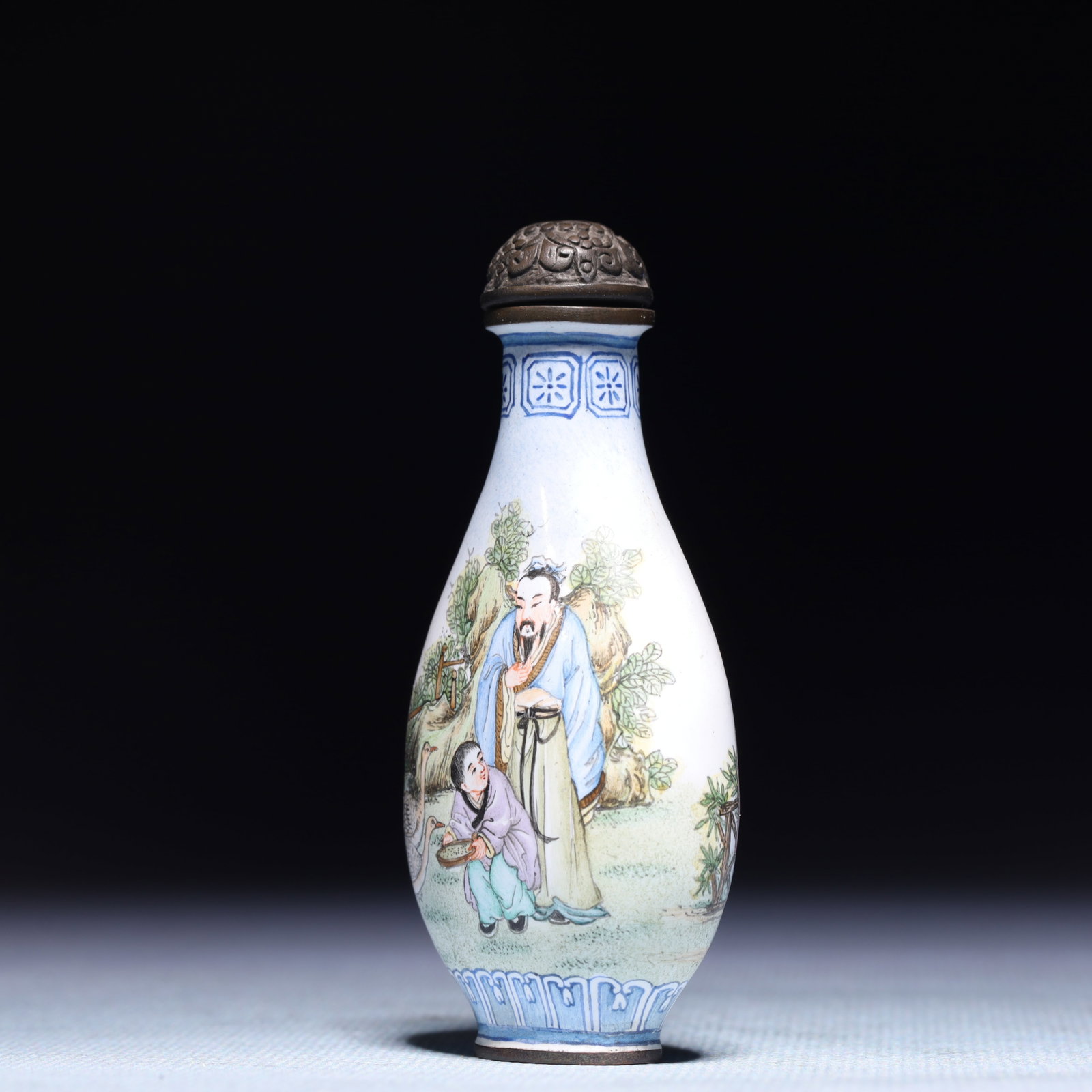 An Exquisite Painted Enamel Figure Pattern Snuff Bottle - 2