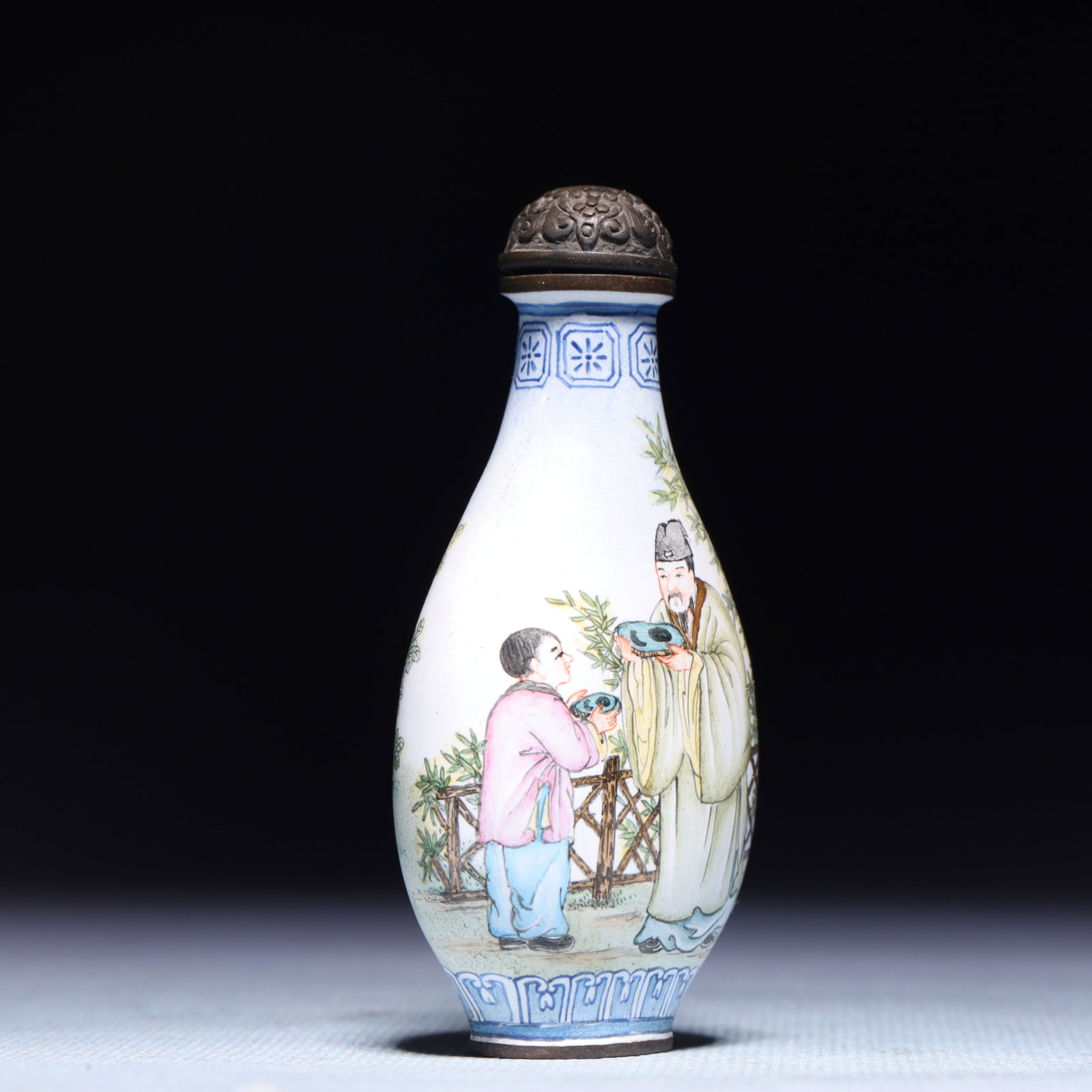 An Exquisite Painted Enamel Figure Pattern Snuff Bottle - 4