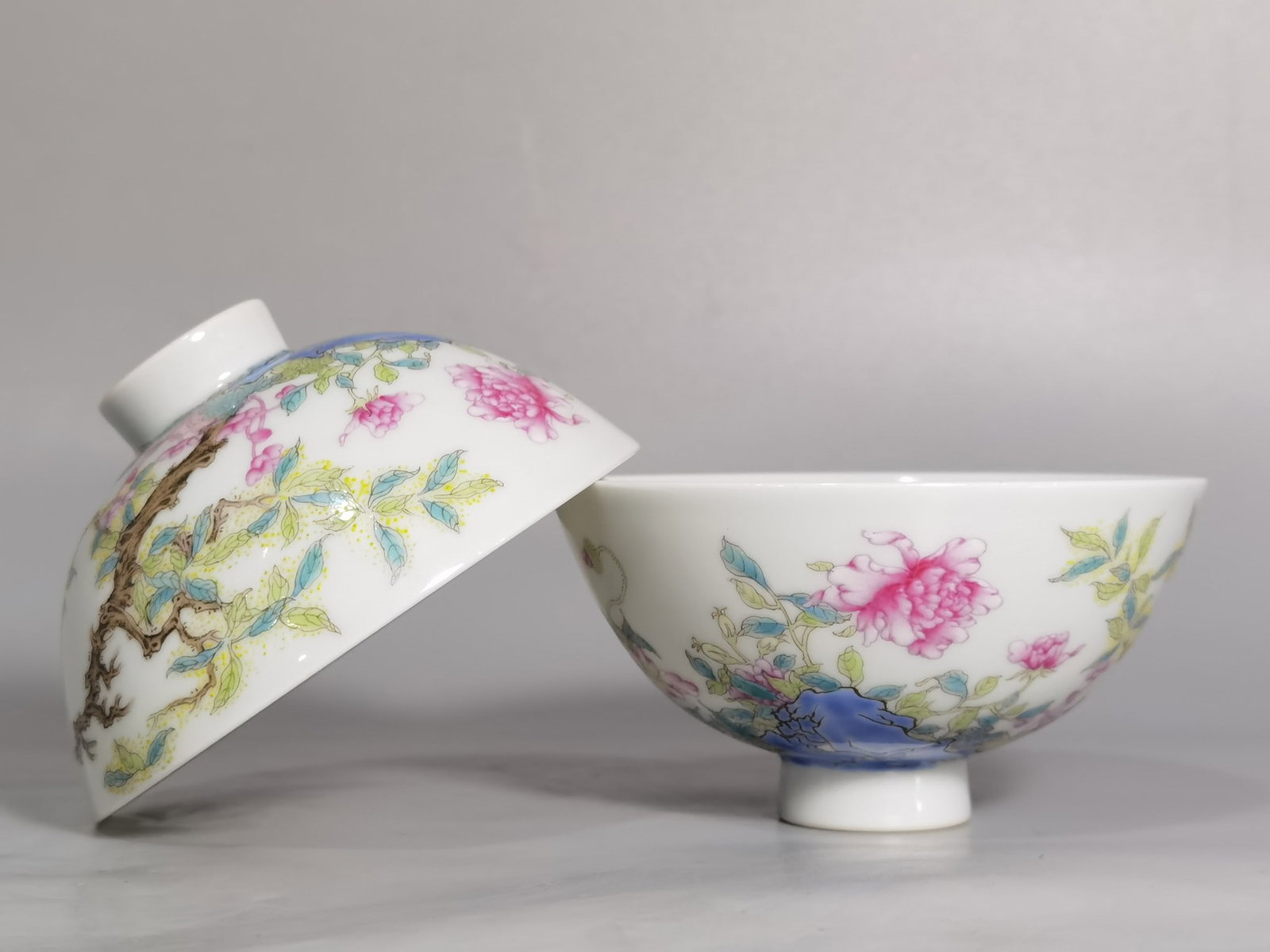 A Pair of Exquisite Famille-Rose Flower Pattern Cups (1 of 9)