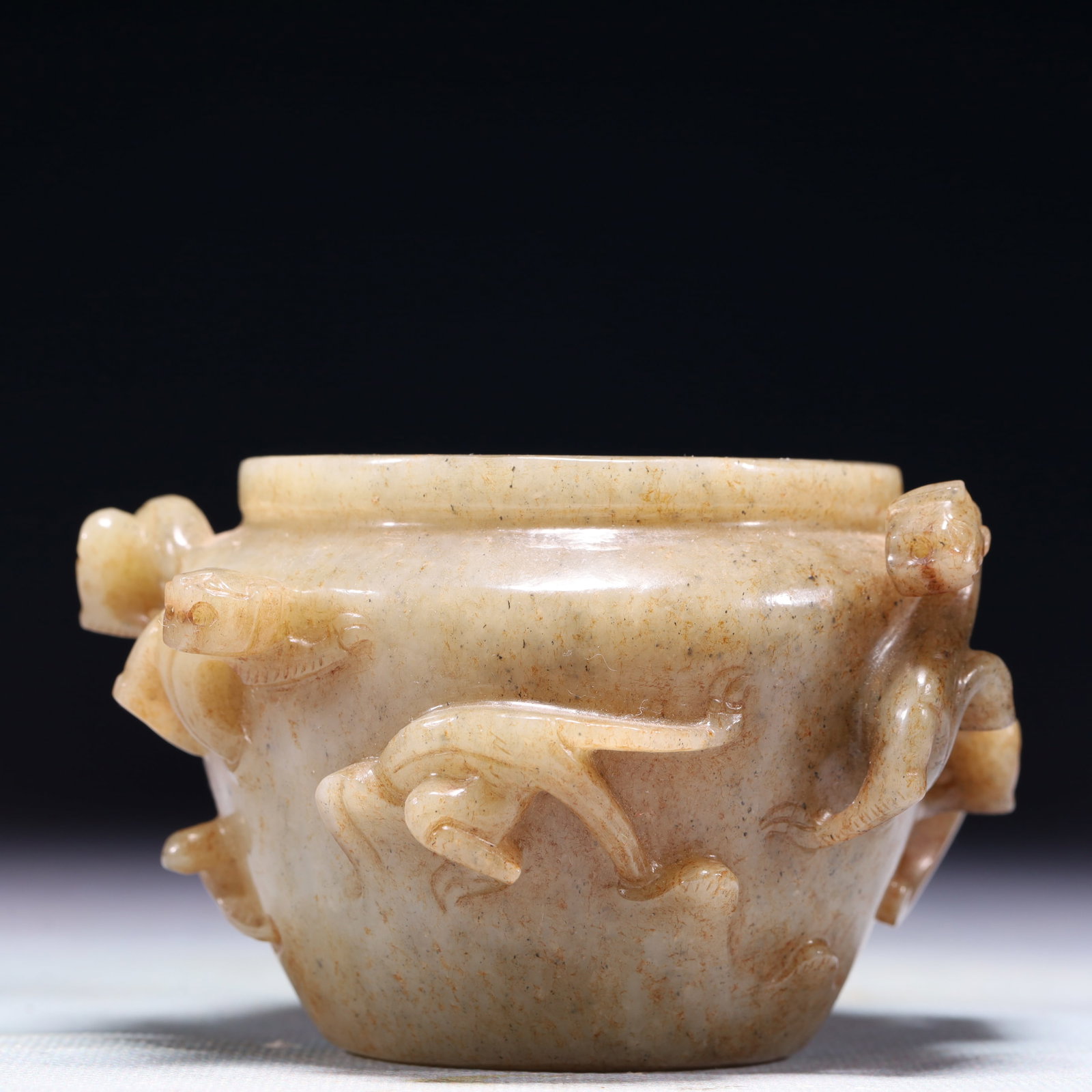 An Exquisite White Jade Chi-Dragon Pattern Jar: An Exquisite White Jade Chi-Dragon Pattern Jar,Qing Dynasty,China,Size:3.9inx2.4in,Weight:299.4g 白玉螭龙纹罐,中国清代