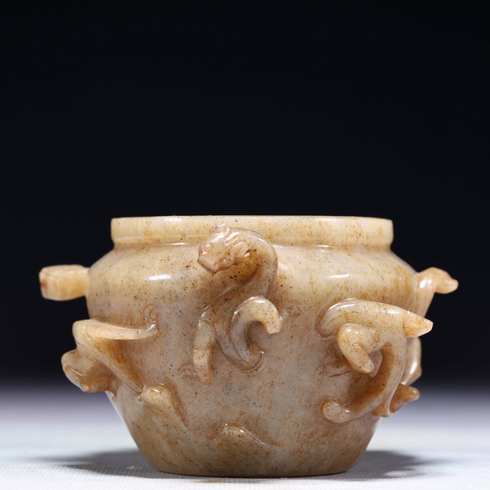An Exquisite White Jade Chi-Dragon Pattern Jar - 2
