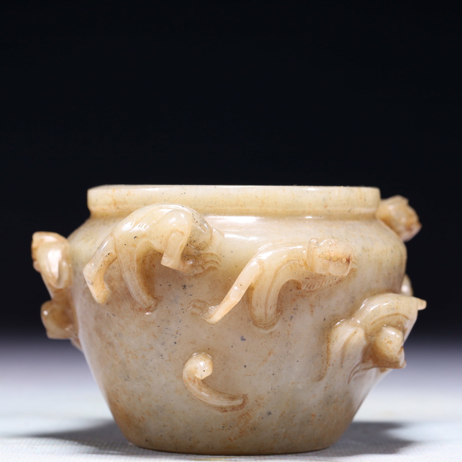 An Exquisite White Jade Chi-Dragon Pattern Jar - 5