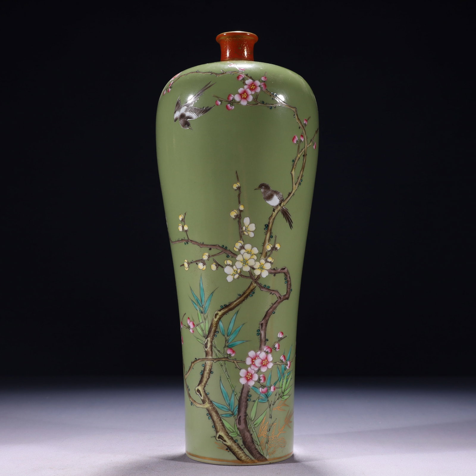 An Exquisite Green Ground Famille-Rose Painted Gold Flower and Bird Pattern Vase: An Exquisite Green Ground Famille-Rose Painted Gold Flower and Bird Pattern Vase,Qing Dynasty,China,Qianlong Six-character Mark,Size:4.7inx13.4in,Weight:1550g 绿地粉彩描&
