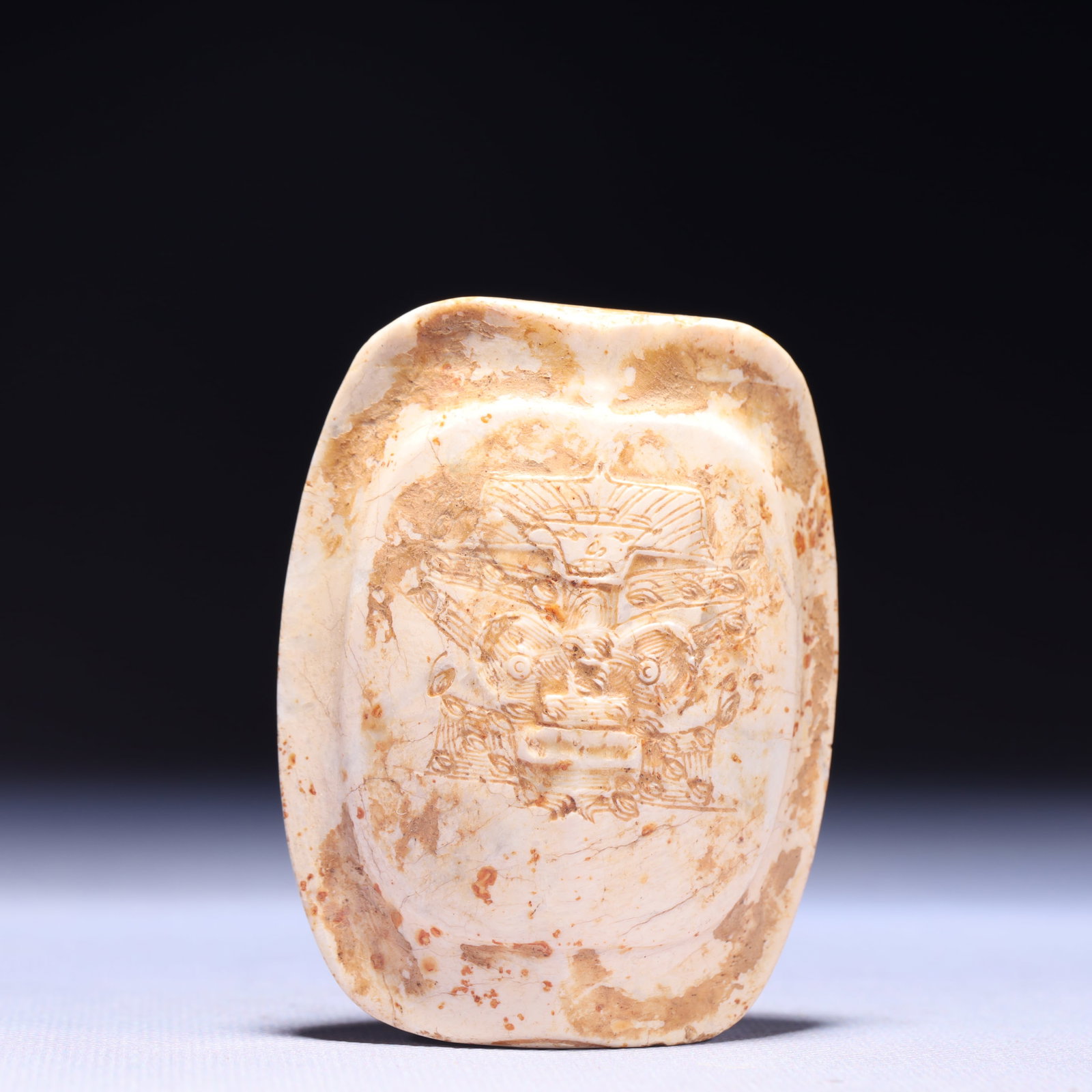 An Archaic Hongshan Culture White chicken bones Beast-Face Pattern Turtle Shell Ornament: An Archaic Hongshan Culture White chicken bones Beast-Face Pattern Turtle Shell Ornament,Ancient Time,China,Size:3.1inx2.4inx1in,Weight:229g 红山文化鸡骨白
