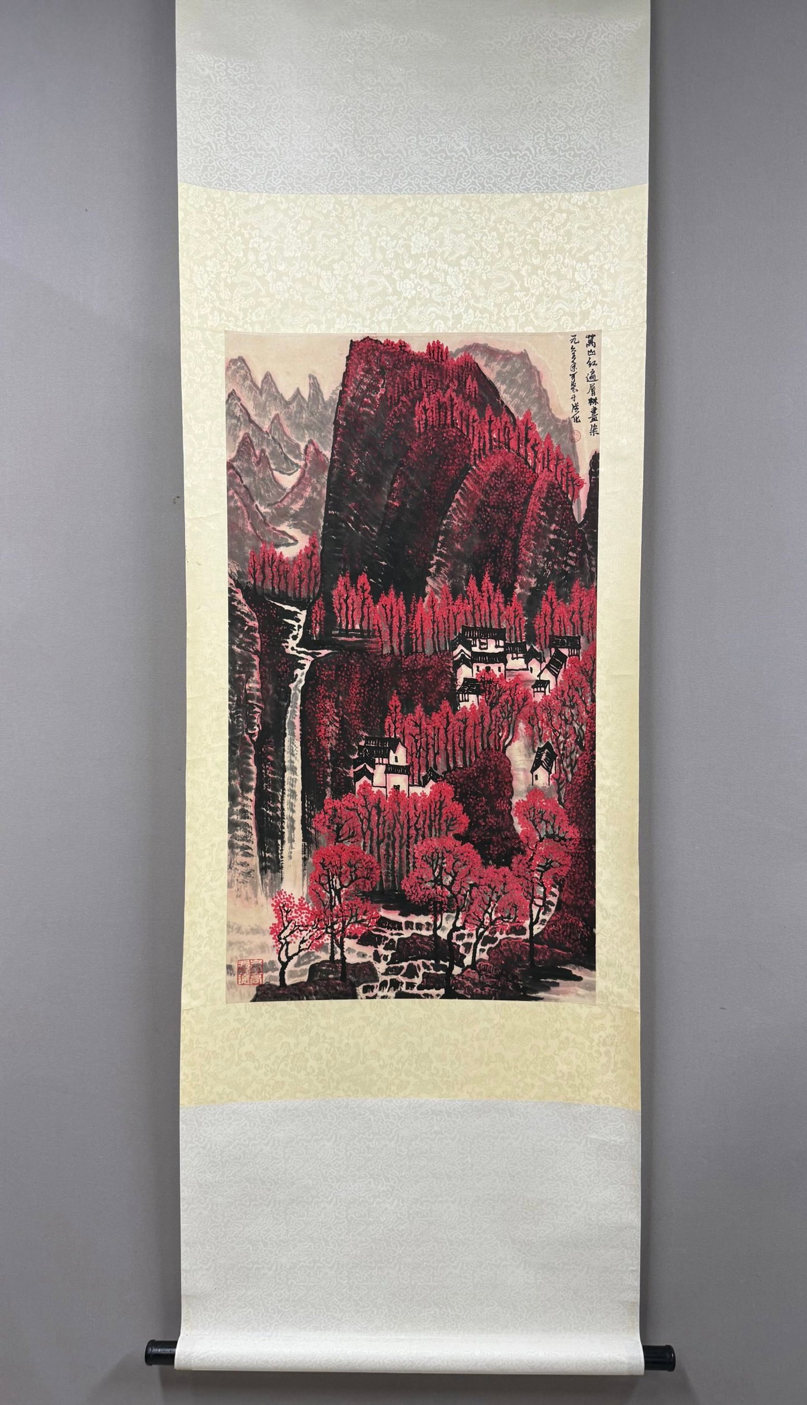 A Chinese Vertical Scroll Ink Painting of Landscape on Paper: A Chinese Vertical Scroll Ink Painting of Landscape on Paper,Li Keran,Size:35.4inx19.7in 一幅中国水墨山水画立轴,李可੡