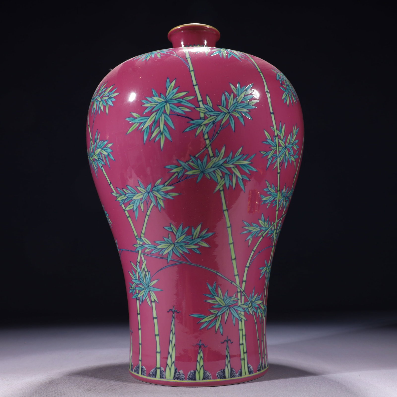 An Exquisite Ruby Red-Glazed Enamel Painted Gold Bamboo Pattern Vase - 4