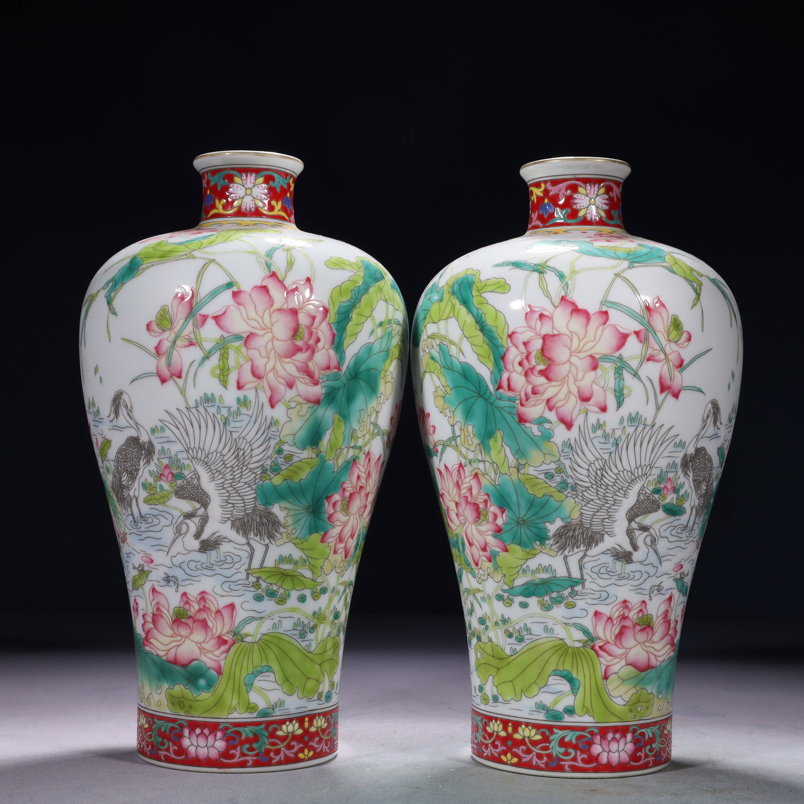 A Pair of Exquisite Famille-Rose Flower and Crane Pattern Vases,with poem: A Pair of Exquisite Famille-Rose Flower and Crane Pattern Vases,with poem,Qing Dynasty,China,Yongzheng Four-character Mark,Size:4.7inx9.4in,Weight:1900g 一对粉彩花卉
