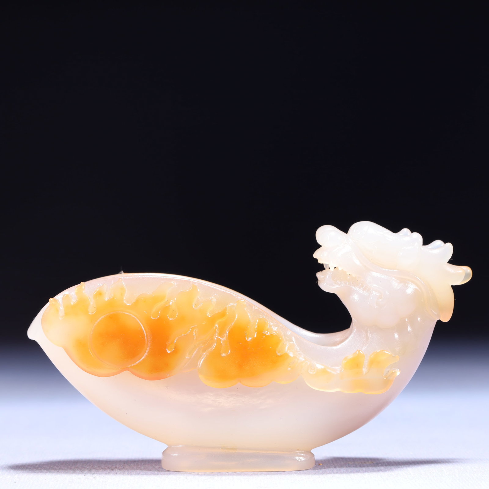 An Exquisite Agate Dragon Cup: An Exquisite Agate Dragon Cup,Qing Dynasty,China,Size:5.1inx1.6inx2.8in,Weight:234g 玛瑙龙杯子,中国清代