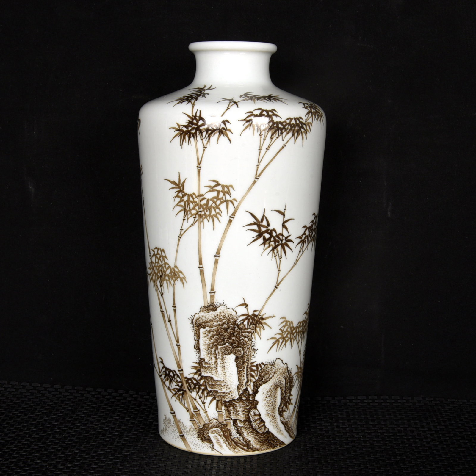 An Exquisite Ink Color Painted Gold Bamboo Pattern Vase,with poem: An Exquisite Ink Color Painted Gold Bamboo Pattern Vase,with poem,Qing Dynasty,China,Yongzheng Six-character Mark,Size:10.4inx5.1in 墨彩描金竹纹瓶,带