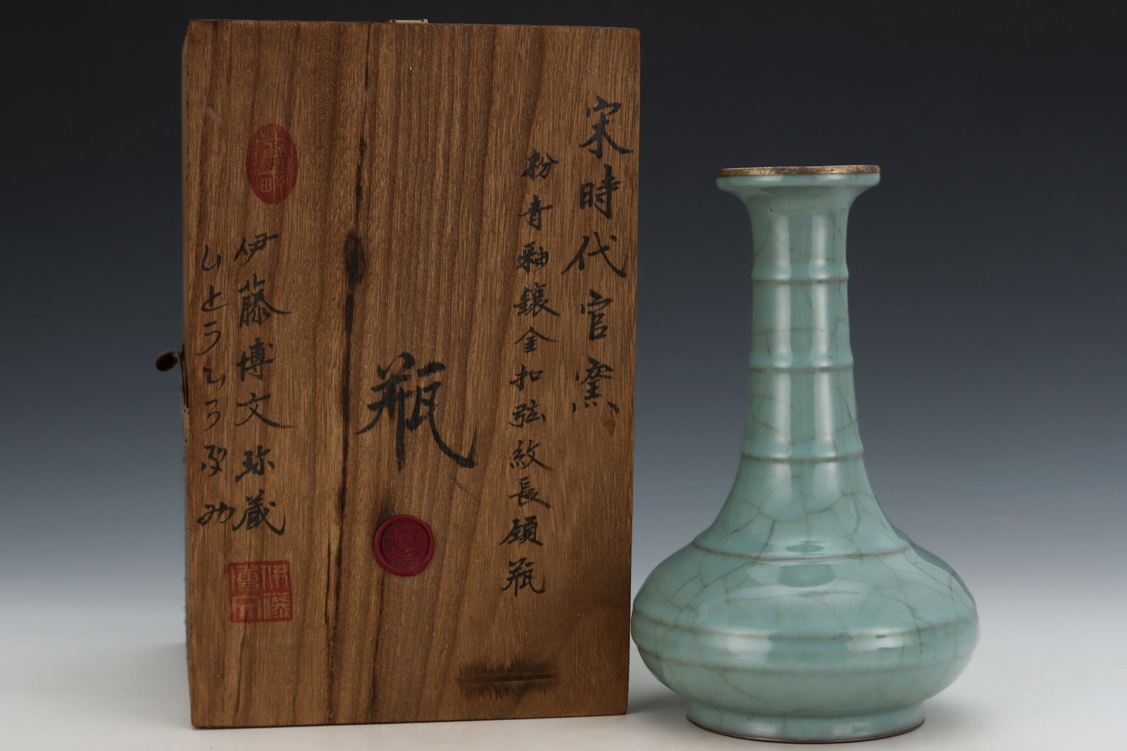An Exquisite Guan yao Celadon Glazed Painted Gold Vase: An Exquisite Guan yao Celadon Glazed Painted Gold Vase,Song Dynasty,China,With Mark,Size:8.7inx5.4in 官窑粉青釉描金瓶,中国宋代,&