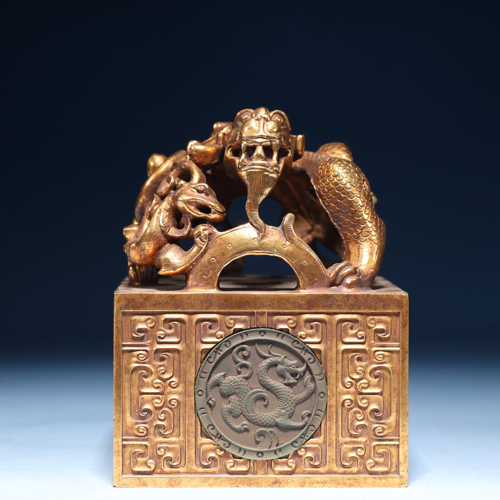 An Exquisite Gilt Bronze Chi-Dragon Pattern Dragon Seal: An Exquisite Gilt Bronze Chi-Dragon Pattern Dragon Seal,Qing Dynasty,China,Size:3.5inx5.1in,Weight:4300g