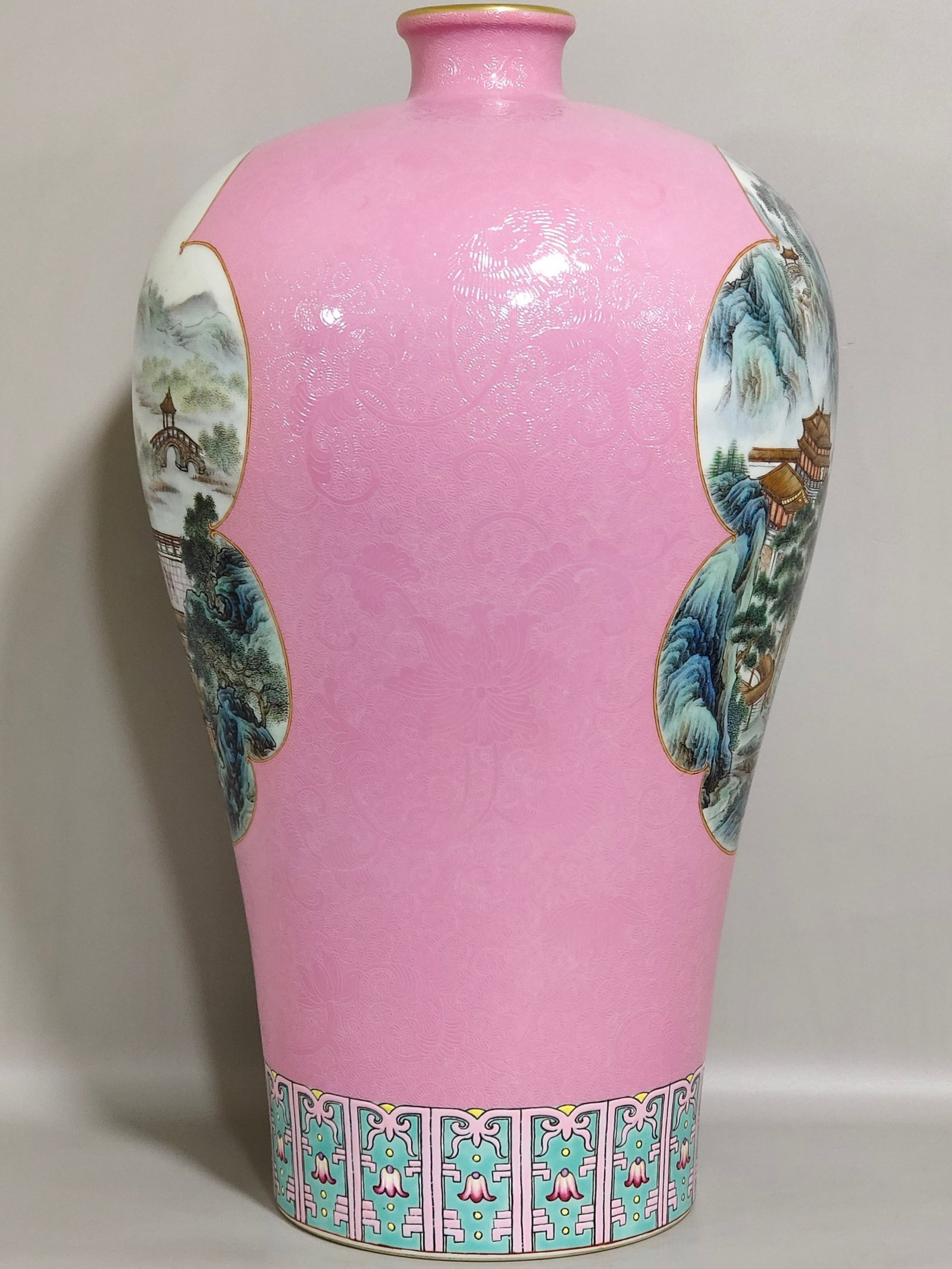 A Huge Ruby Red-Glazed Enamel Painted Gold Landscape Pattern Vase - 2