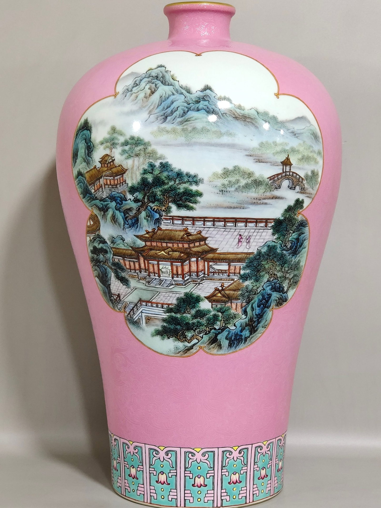 A Huge Ruby Red-Glazed Enamel Painted Gold Landscape Pattern Vase - 3