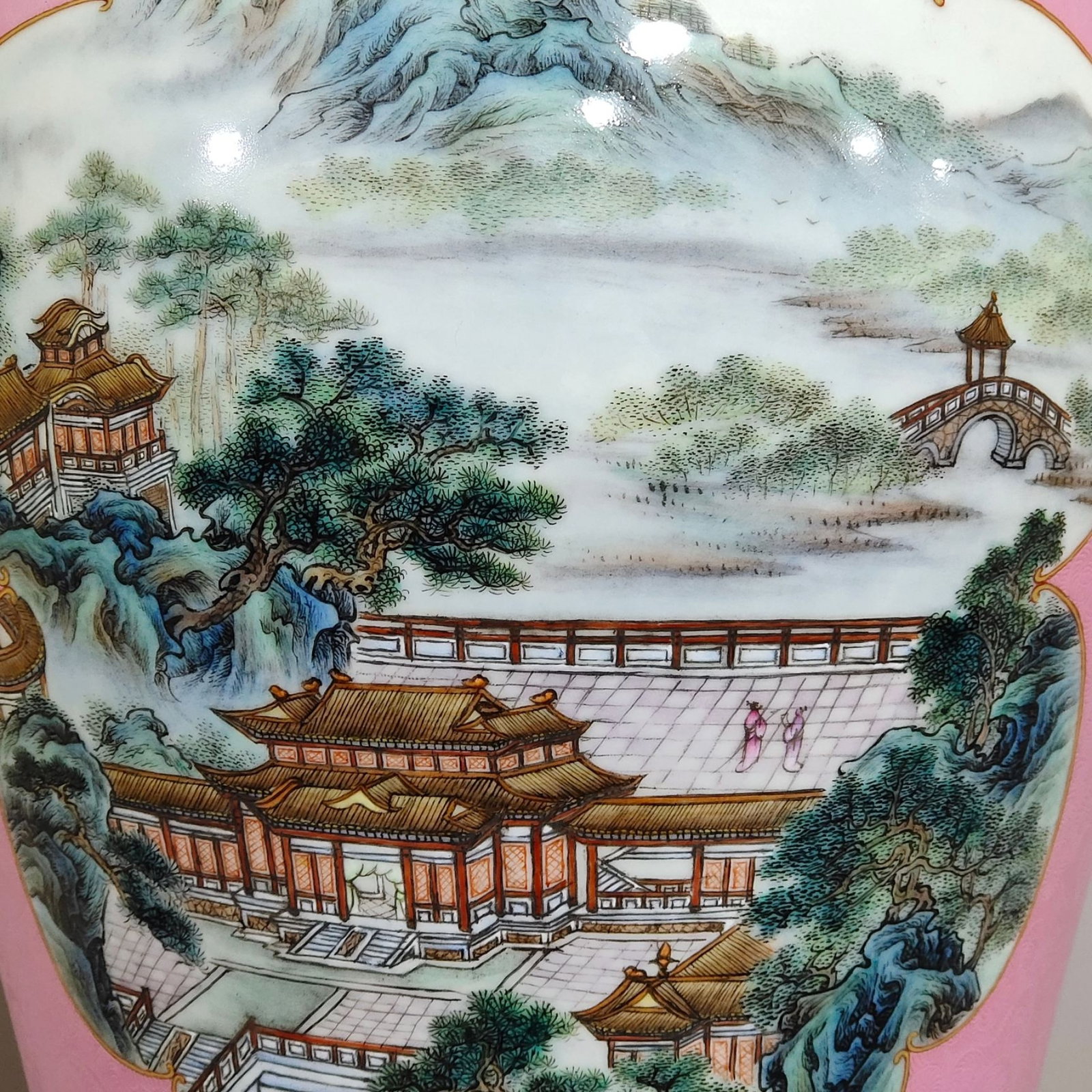 A Huge Ruby Red-Glazed Enamel Painted Gold Landscape Pattern Vase - 5