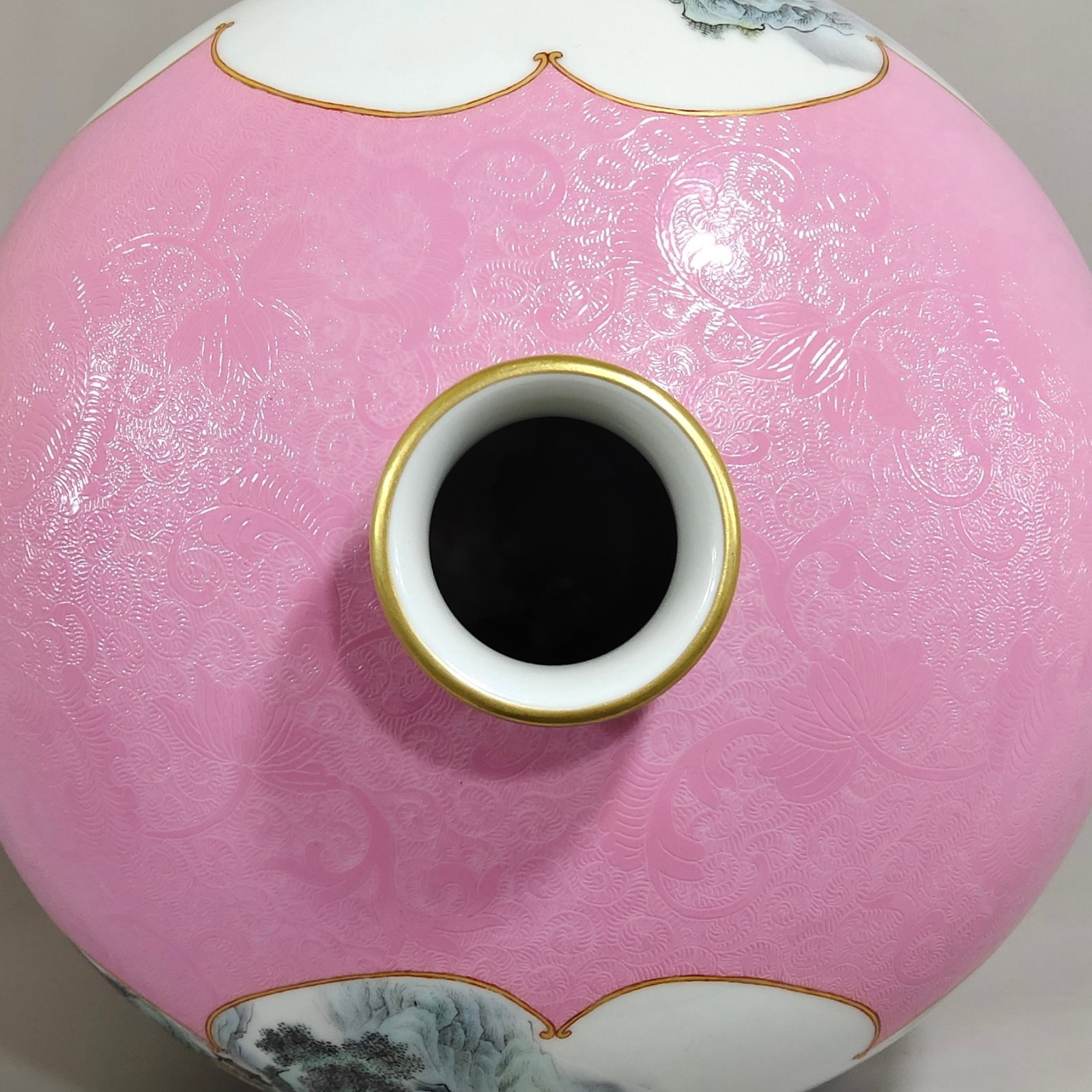 A Huge Ruby Red-Glazed Enamel Painted Gold Landscape Pattern Vase - 6