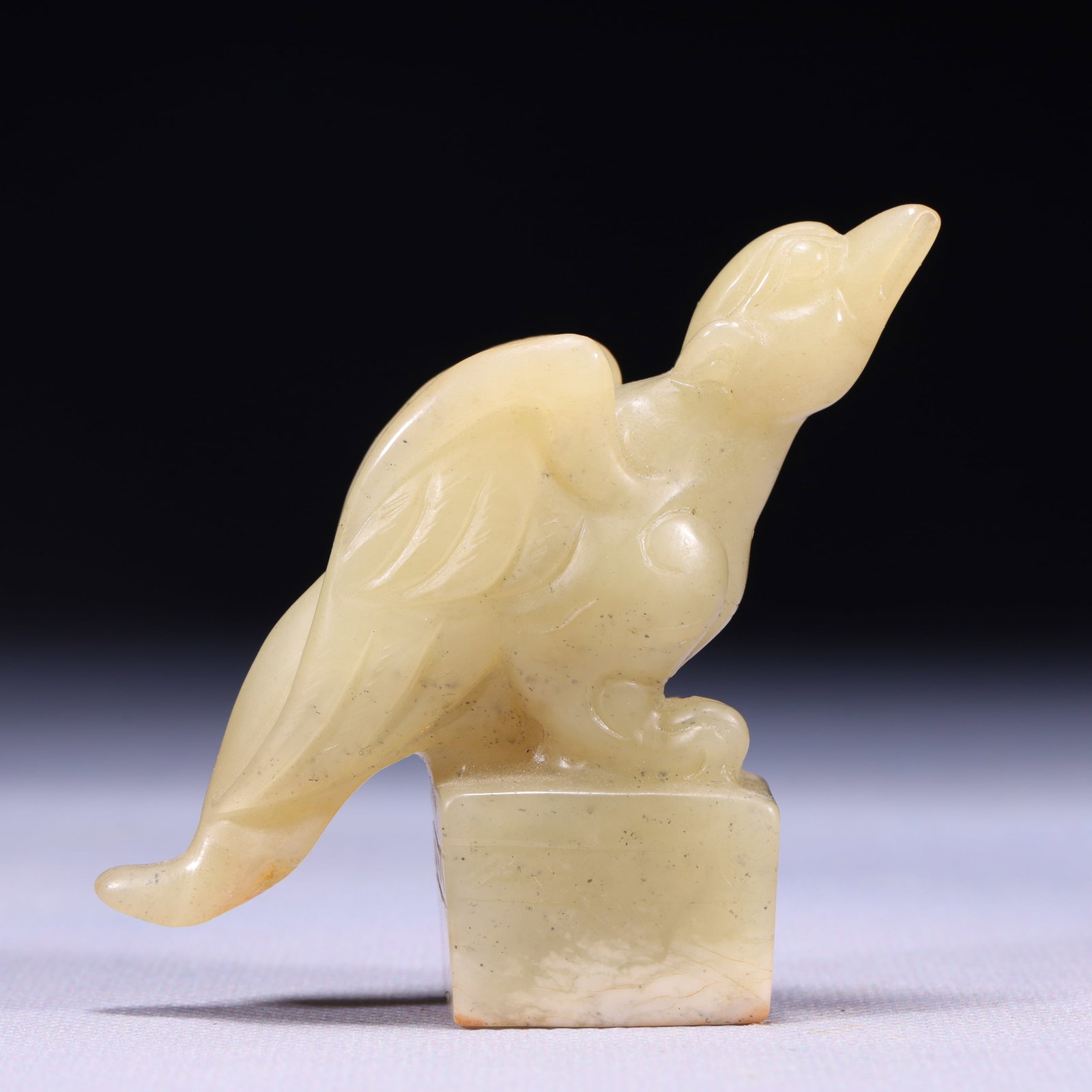 An Exquisite White Jade Phoenix Seal: An Exquisite White Jade Phoenix Seal,Qing Dynasty,China,Size:2inx0.8inx2.8in,Weight:127g 白玉凤印章,中国清代