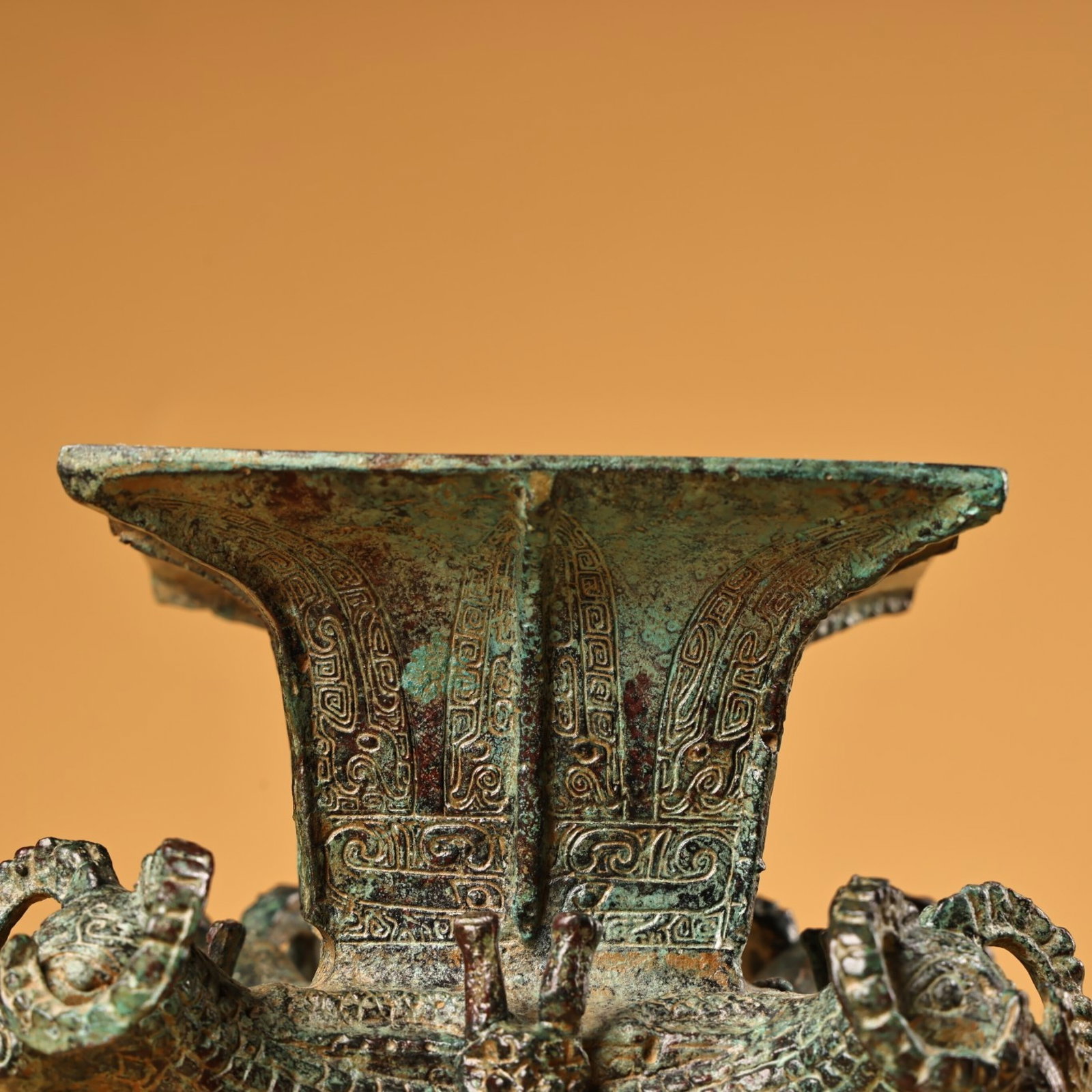 An Archaic Bronze Sheep Pattern Vase - 4