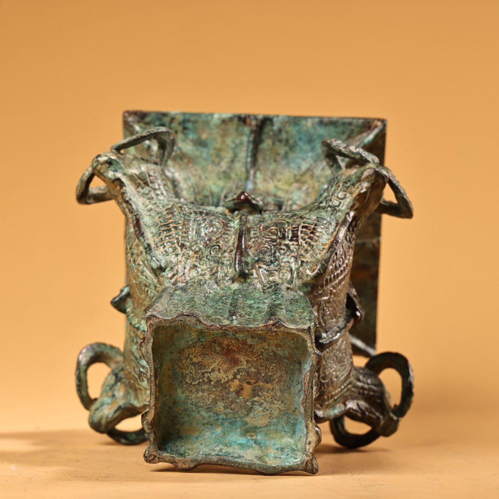 An Archaic Bronze Sheep Pattern Vase - 9