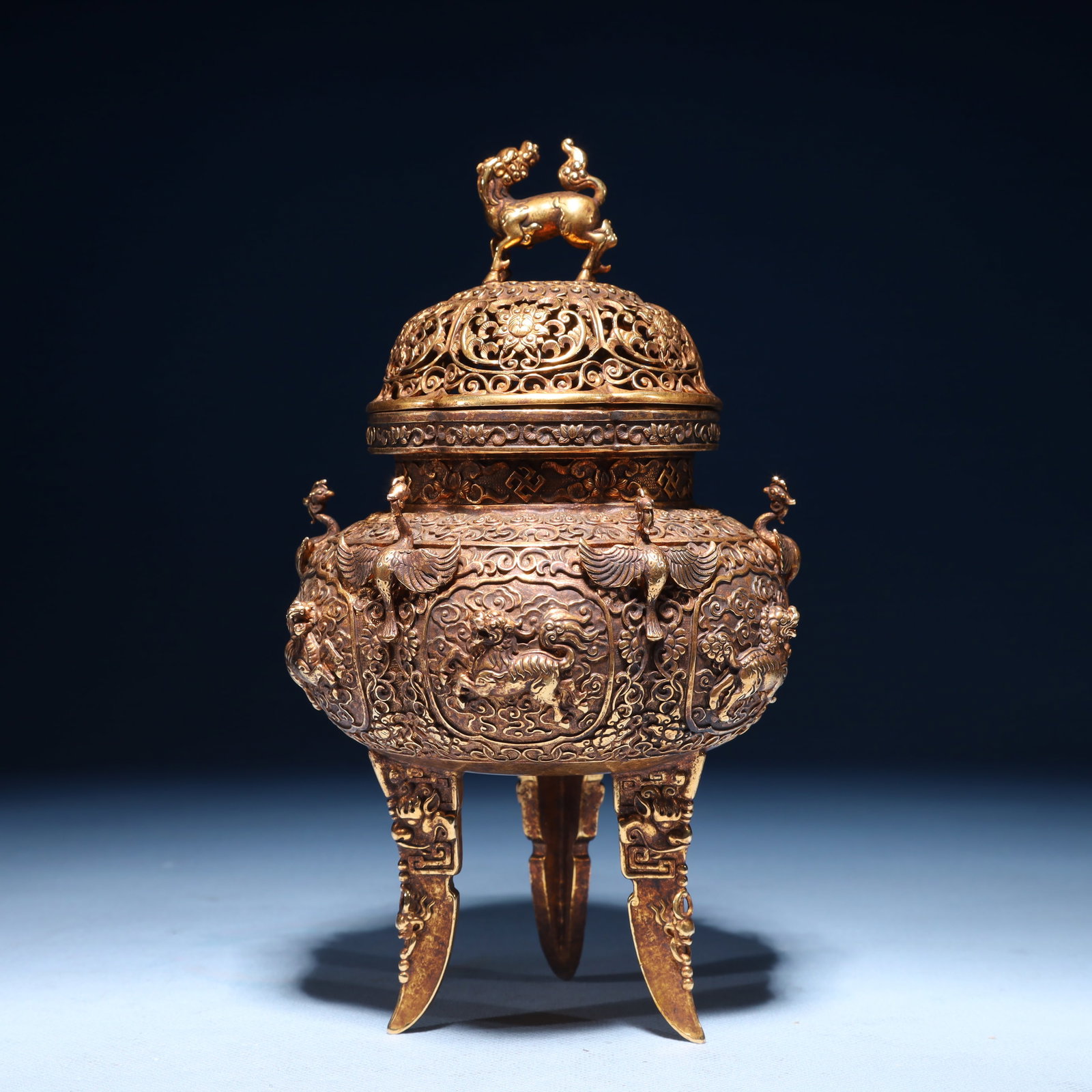 An Exquisite Gilt Bronze Auspicious Beast Pattern Tripod Censer: An Exquisite Gilt Bronze Auspicious Beast Pattern Tripod Censer,Qing Dynasty,China,Size:9.1inx4.7in,Weight:1000g 铜鎏金瑞兽纹三足香炉,ߑ