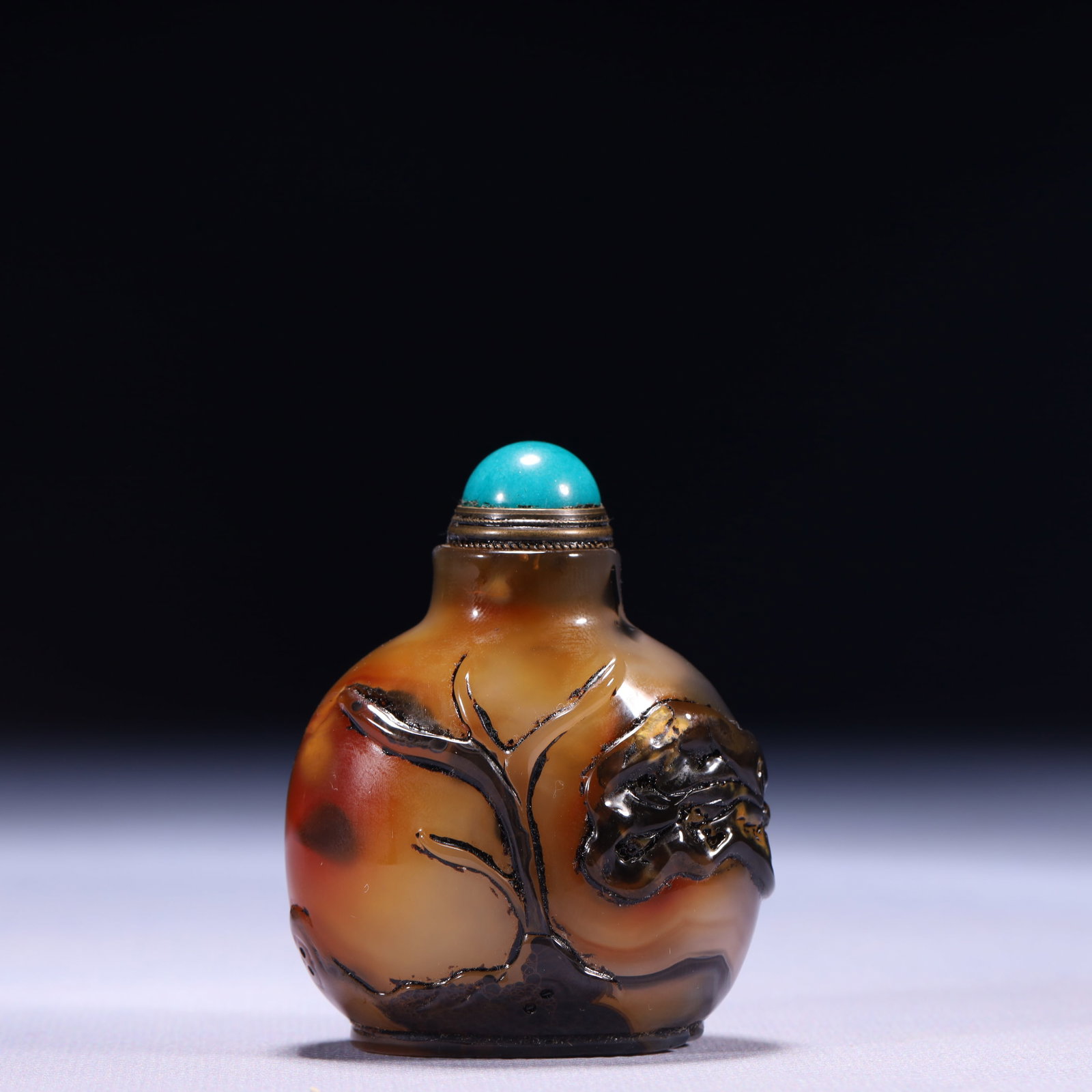 An Exquisite Agate Landscape Pattern Snuff Bottle: An Exquisite Agate Landscape Pattern Snuff Bottle,Qing Dynasty,China,Size:2inx1.2inx2.6in,Weight:90g 玛瑙山水纹鼻烟壶,中国清代