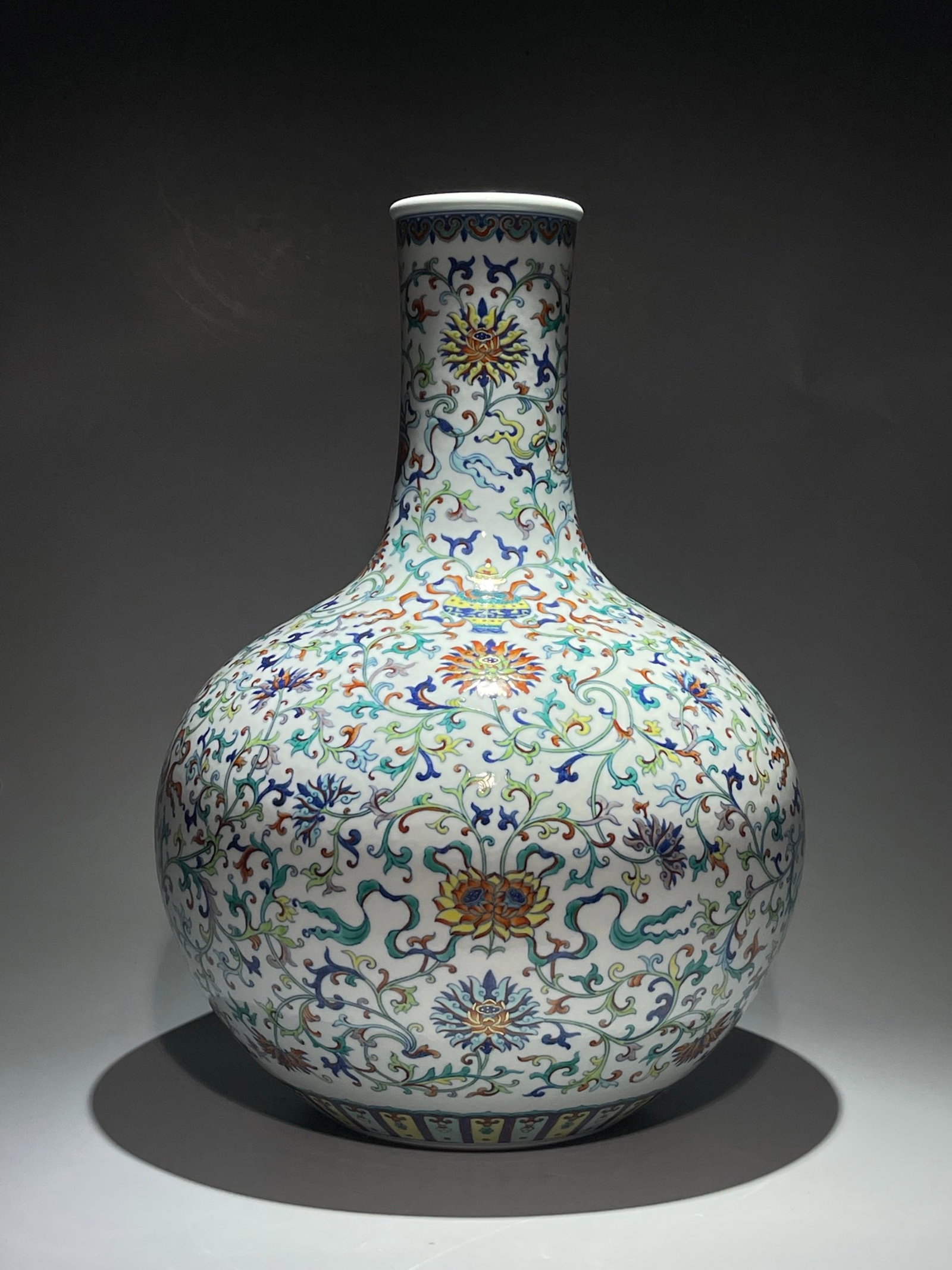 A Huge Doucai Lotus Pattern Vase - 2
