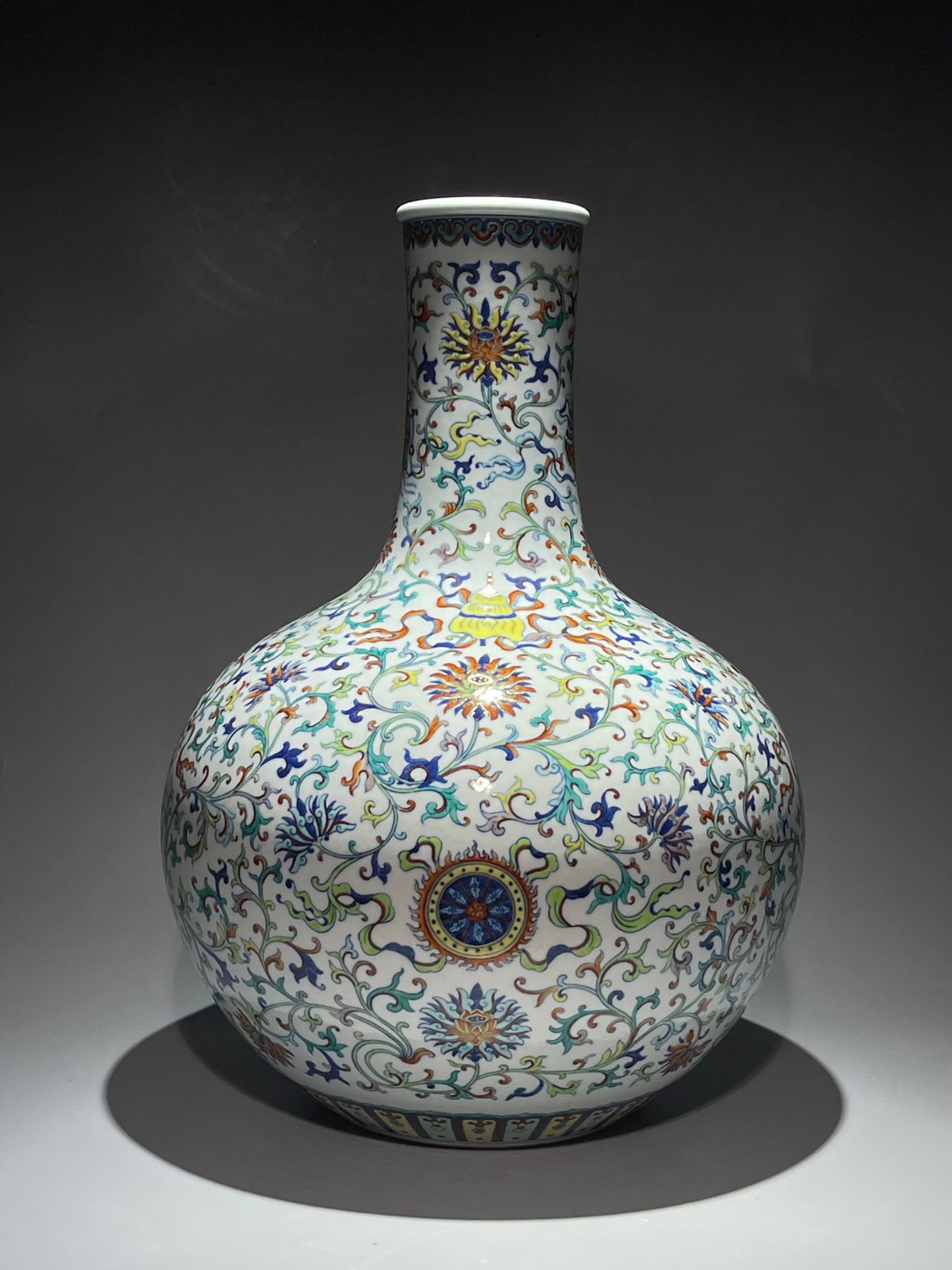 A Huge Doucai Lotus Pattern Vase - 4