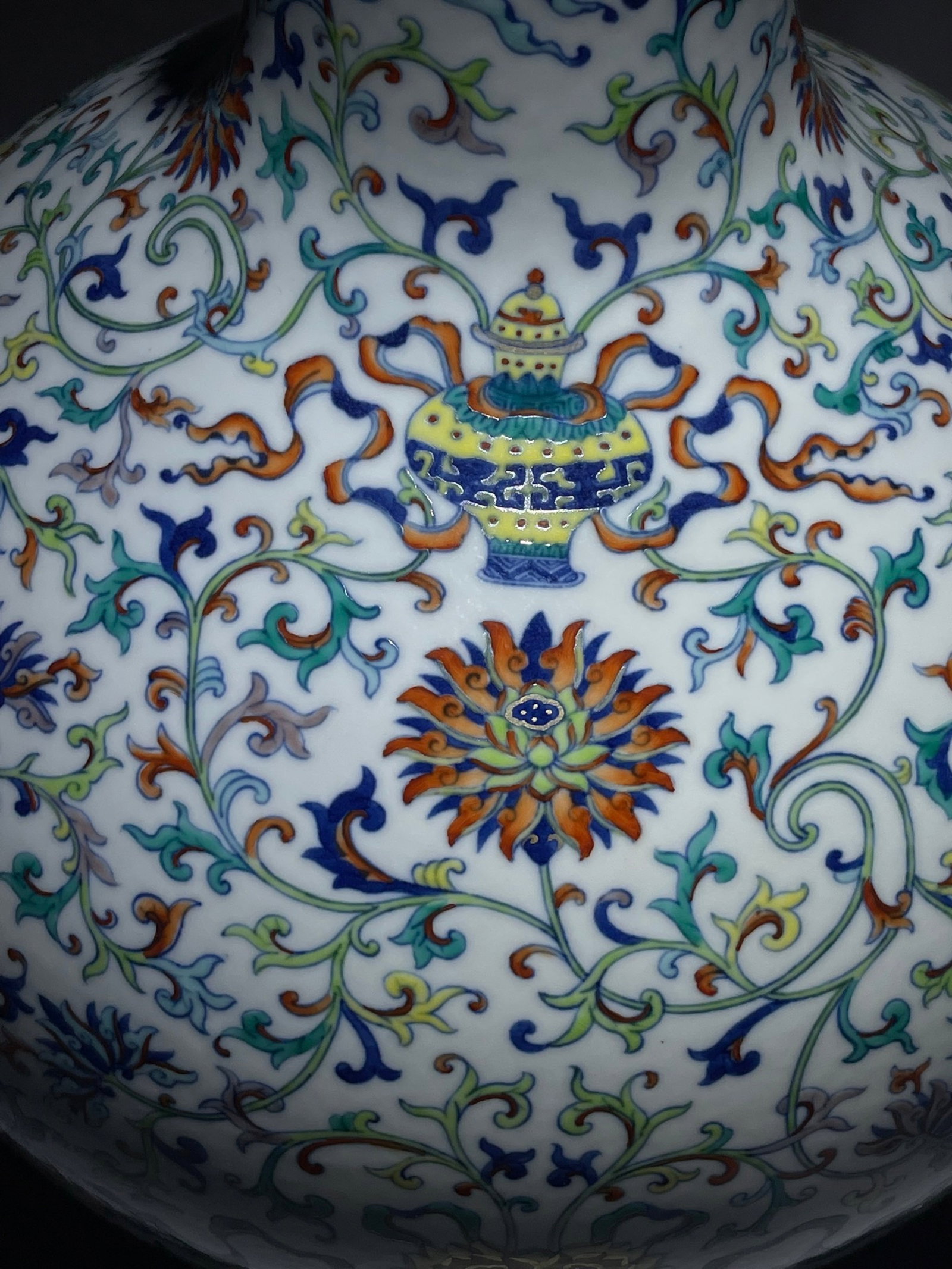 A Huge Doucai Lotus Pattern Vase - 6
